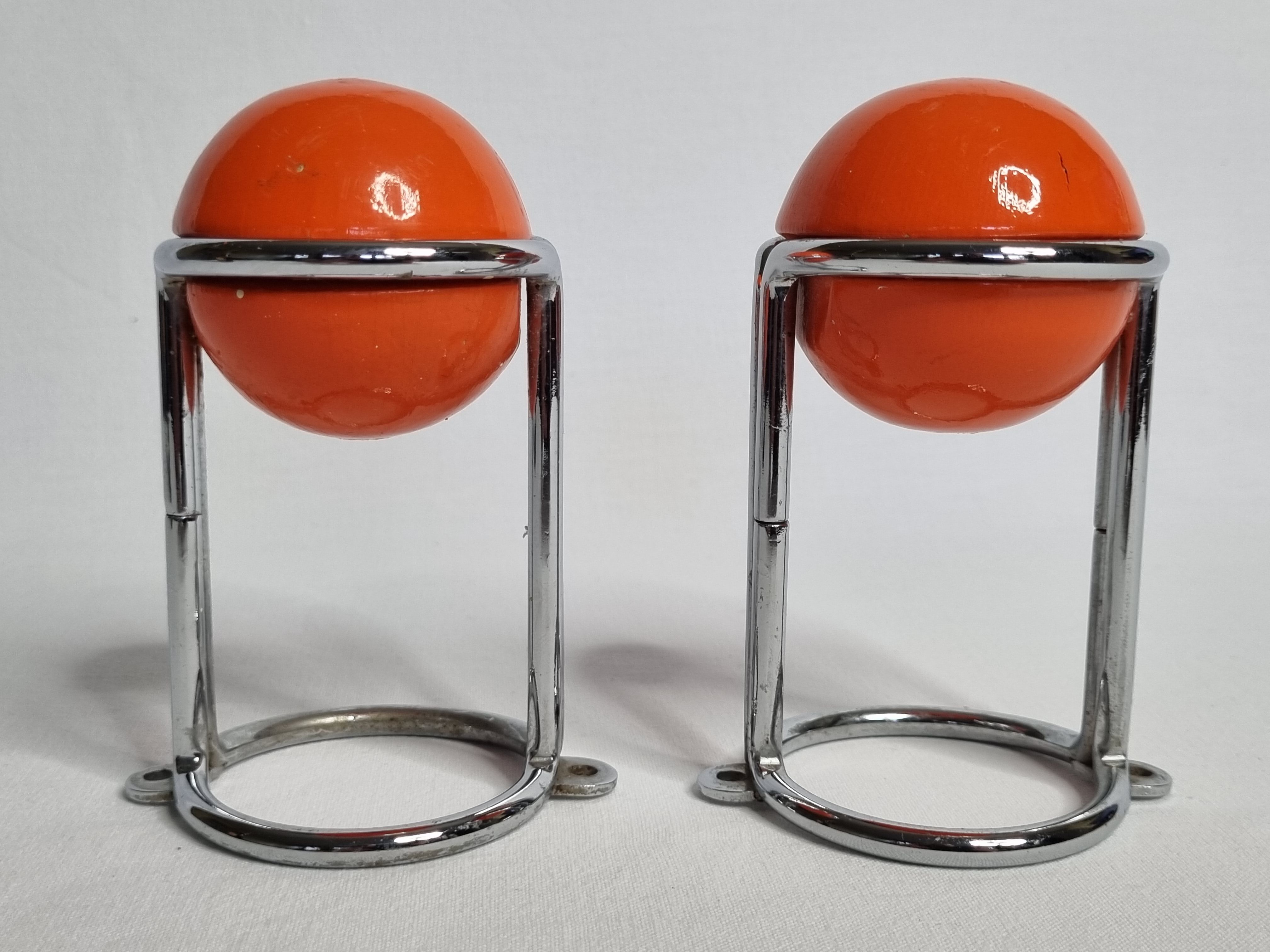 “Space Age” wall coat rack, two spherical coat hooks
