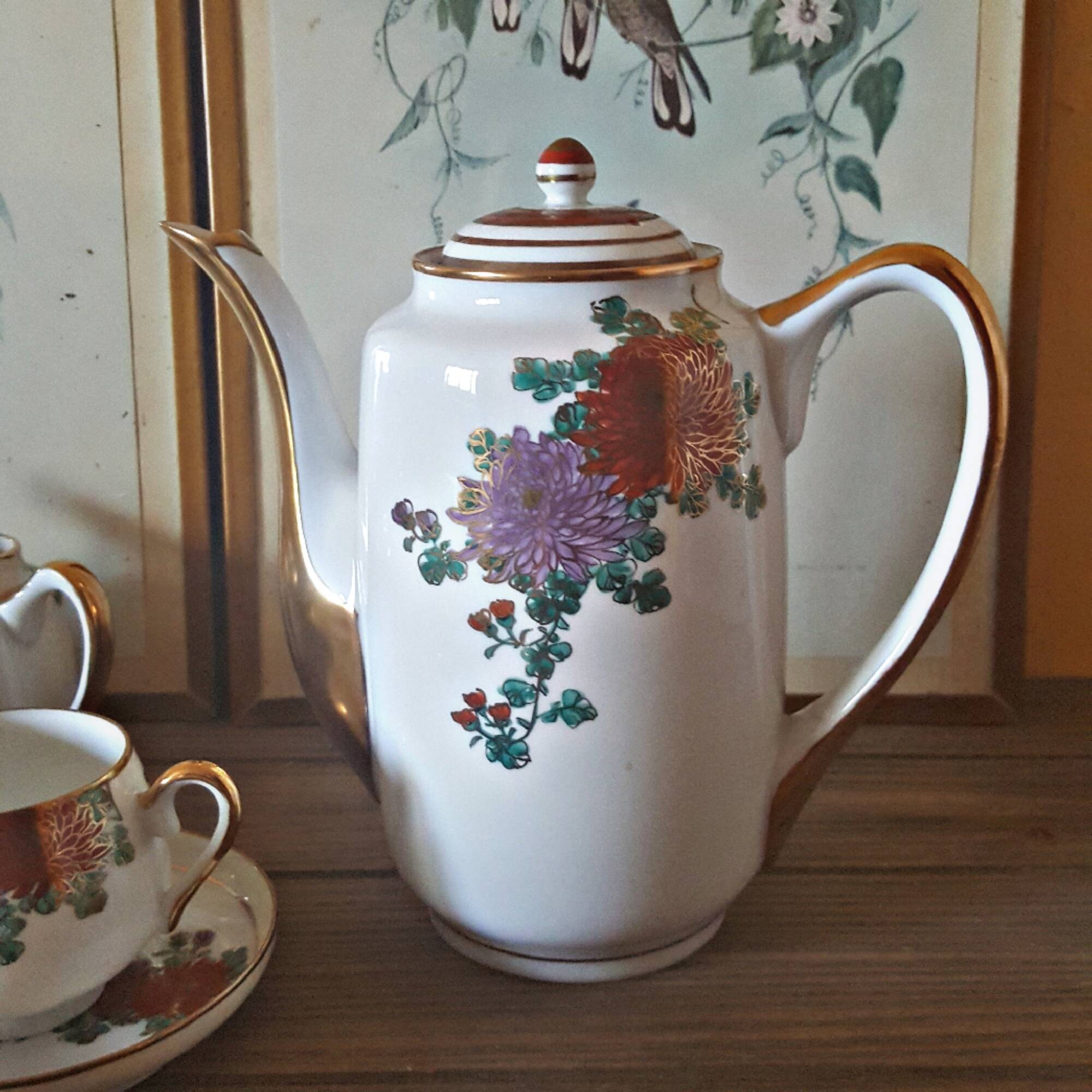 Fine porcelain from Soko Japan, floral tea set (cups, sugar bowl, pot)