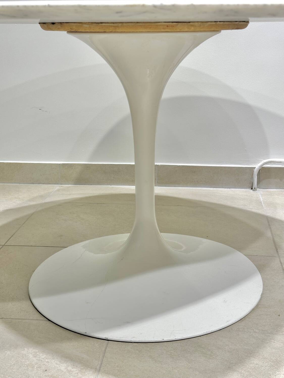 Knoll Saarinen Tulip Table 137cm in marble
