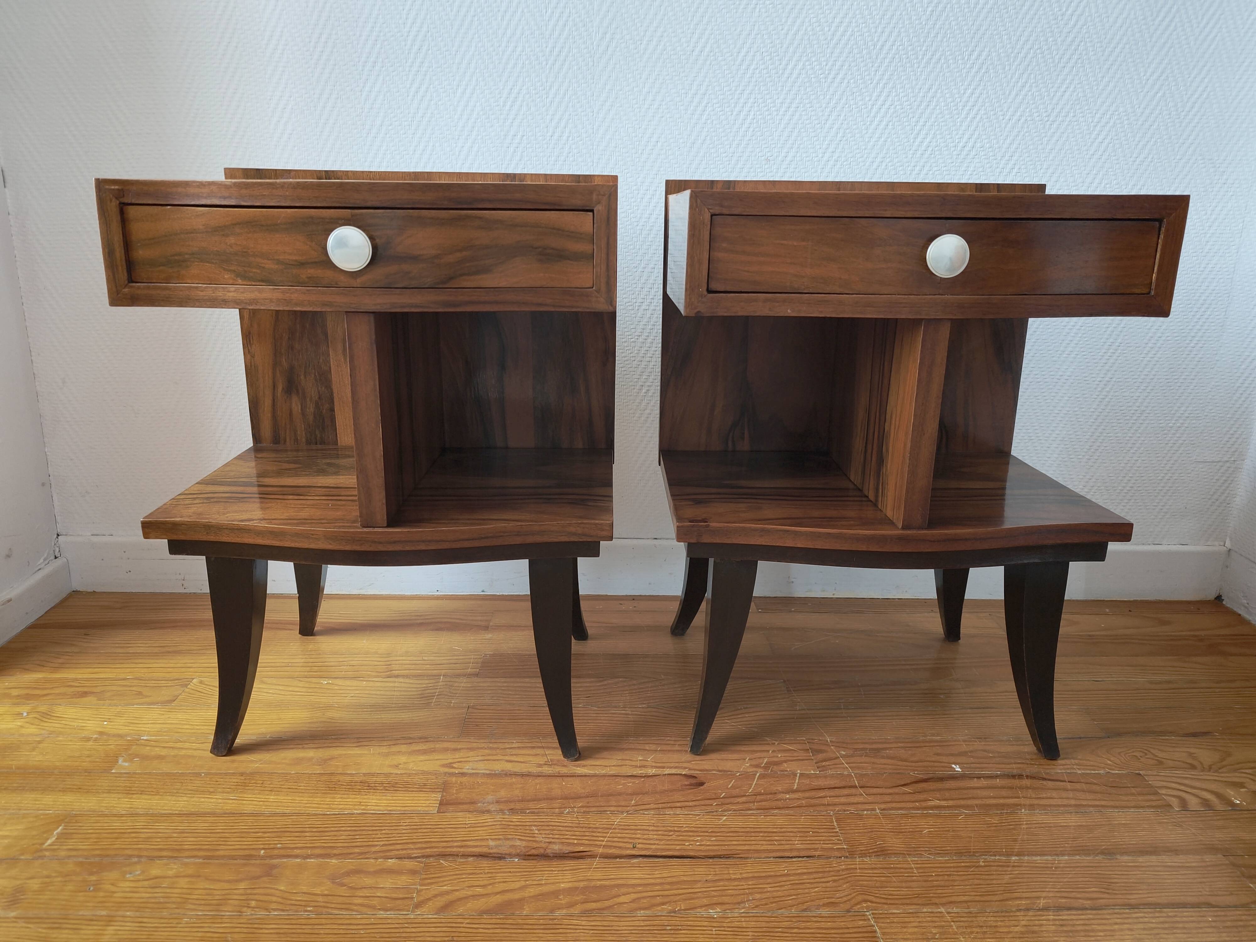 Pair of Art Deco bedside tables with flame veining, 1930s.