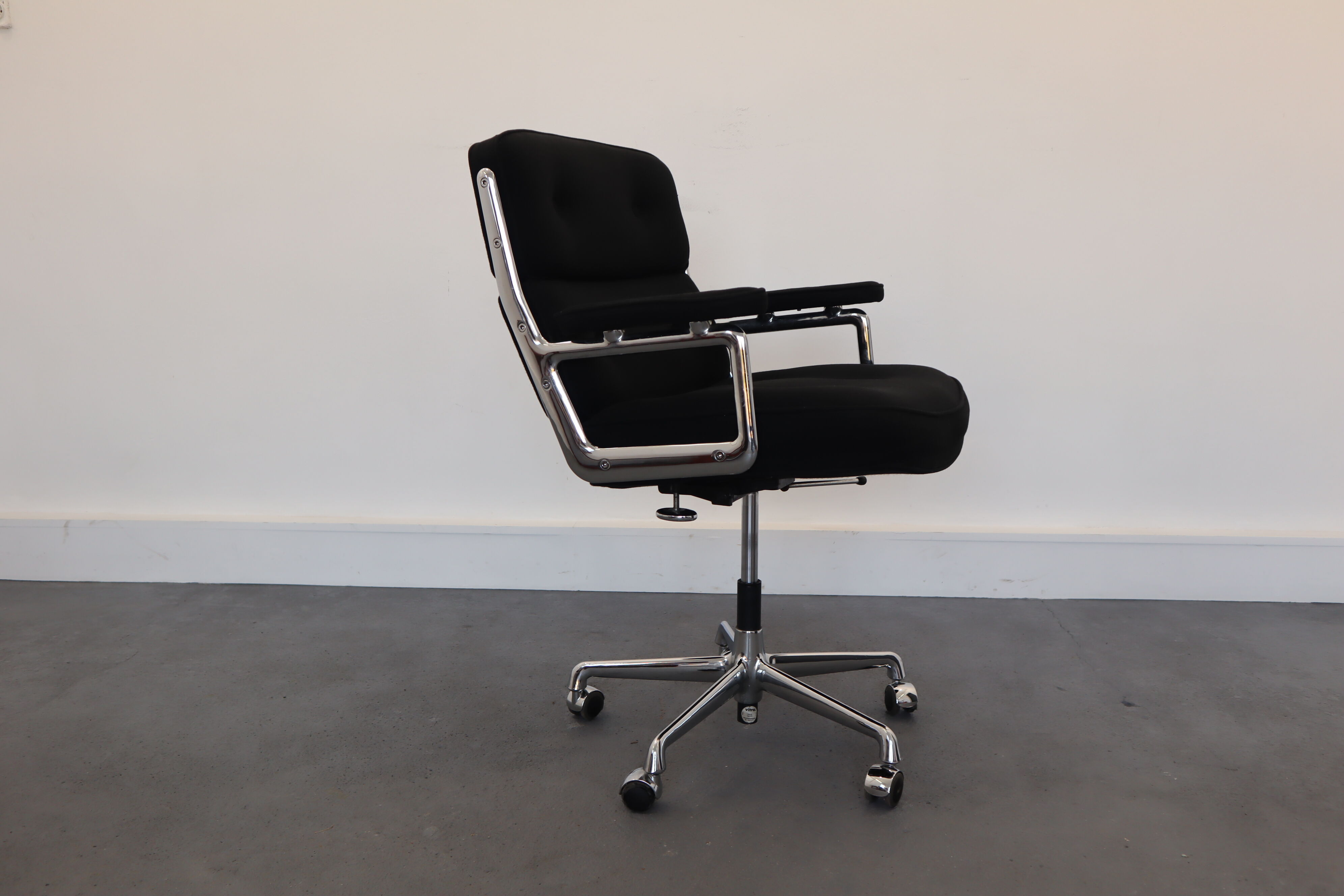 Fauteuil ES 104  par Charles & Ray Eames pour Vitra années 1990