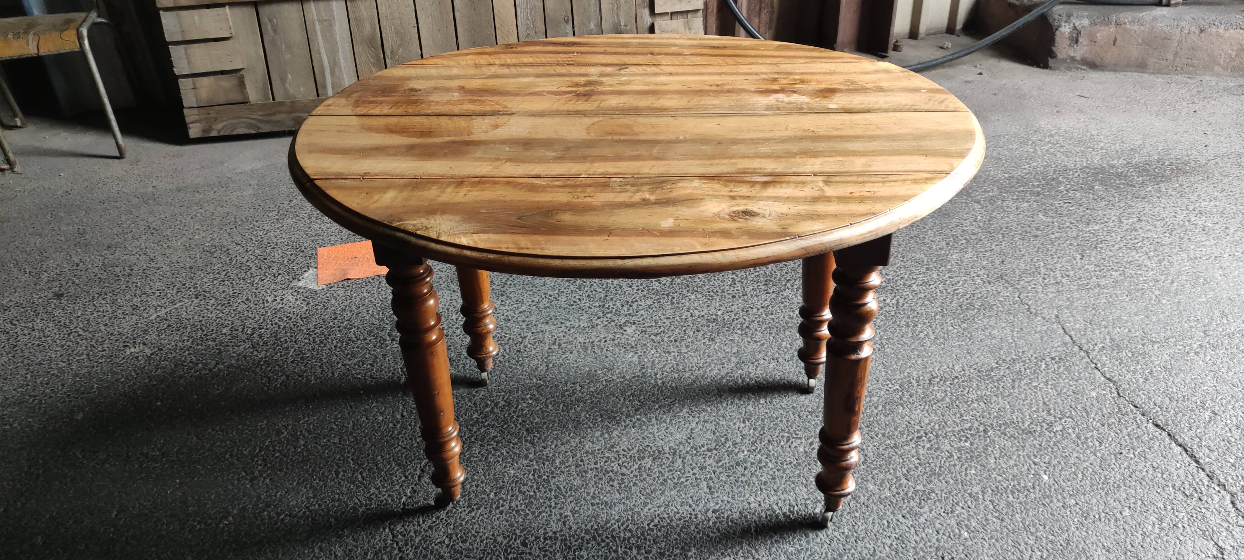 Louis Philippe table, 3 extensions, walnut tray
