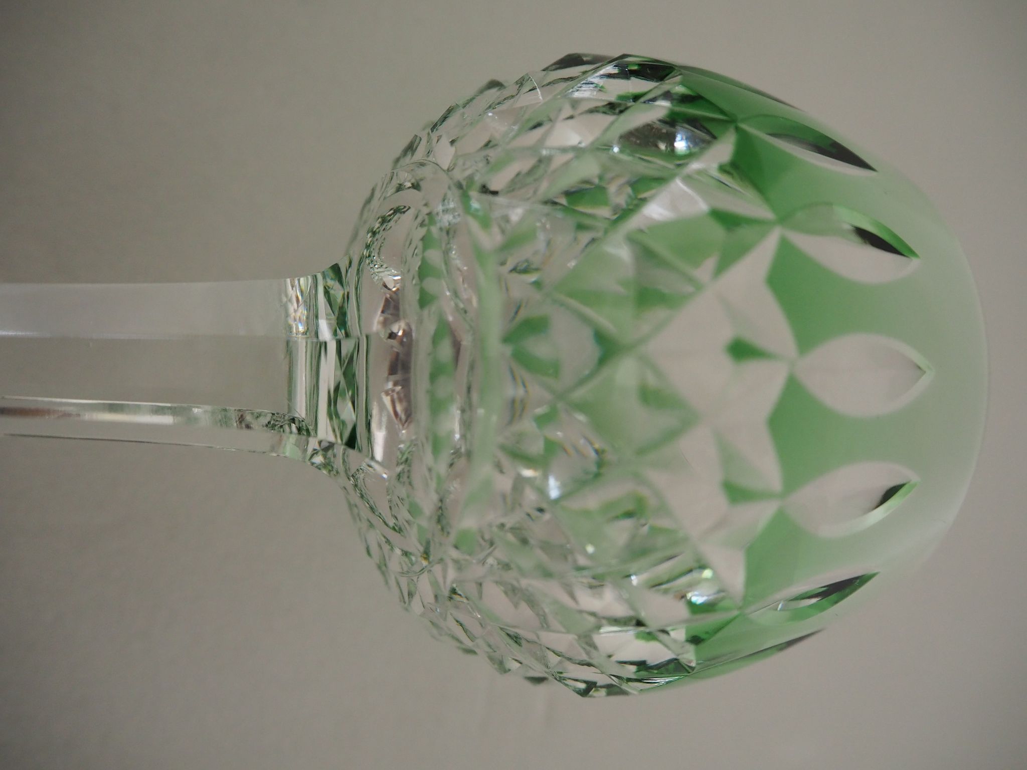 Verre en cristal –   roemer vert - saint-louis - pointe de couleur verte