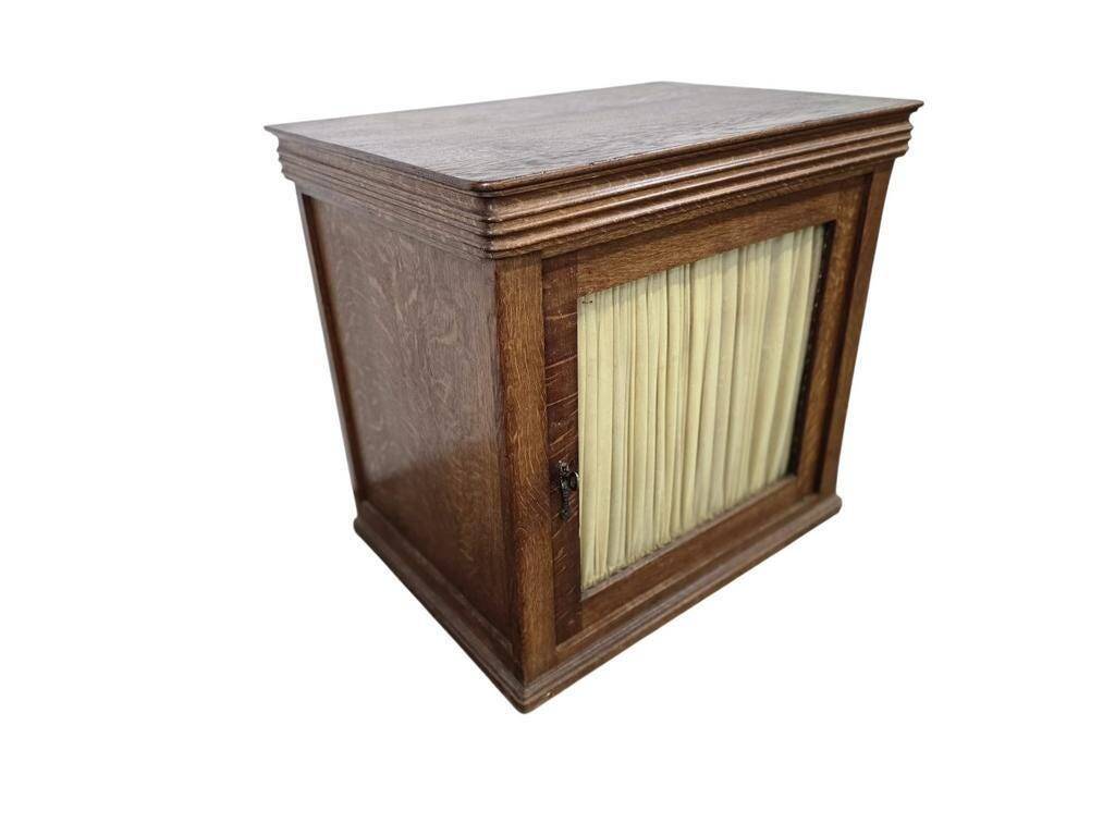 Vintage deep wooden display cabinet / mini cabinet