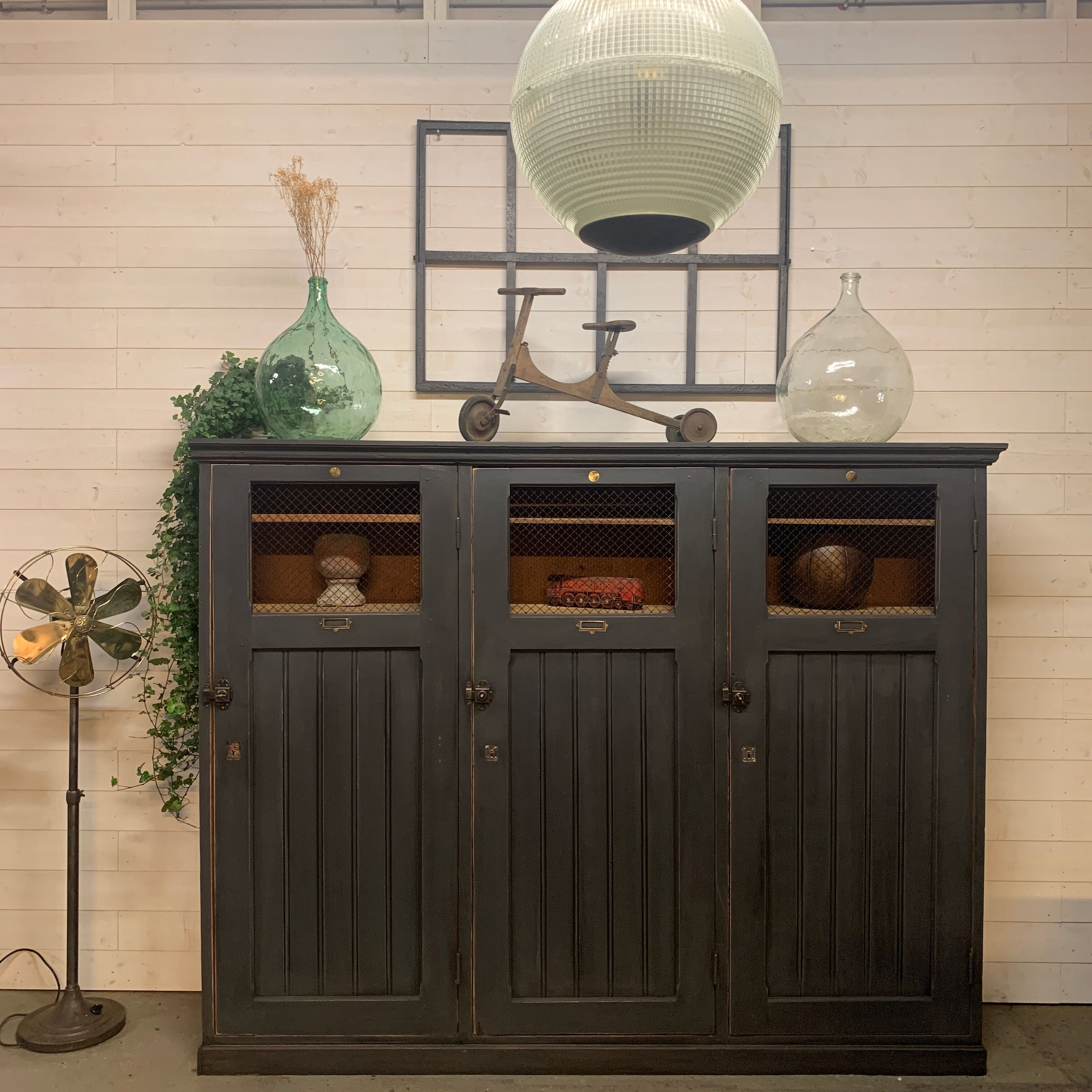 Former medical cabinet 1930