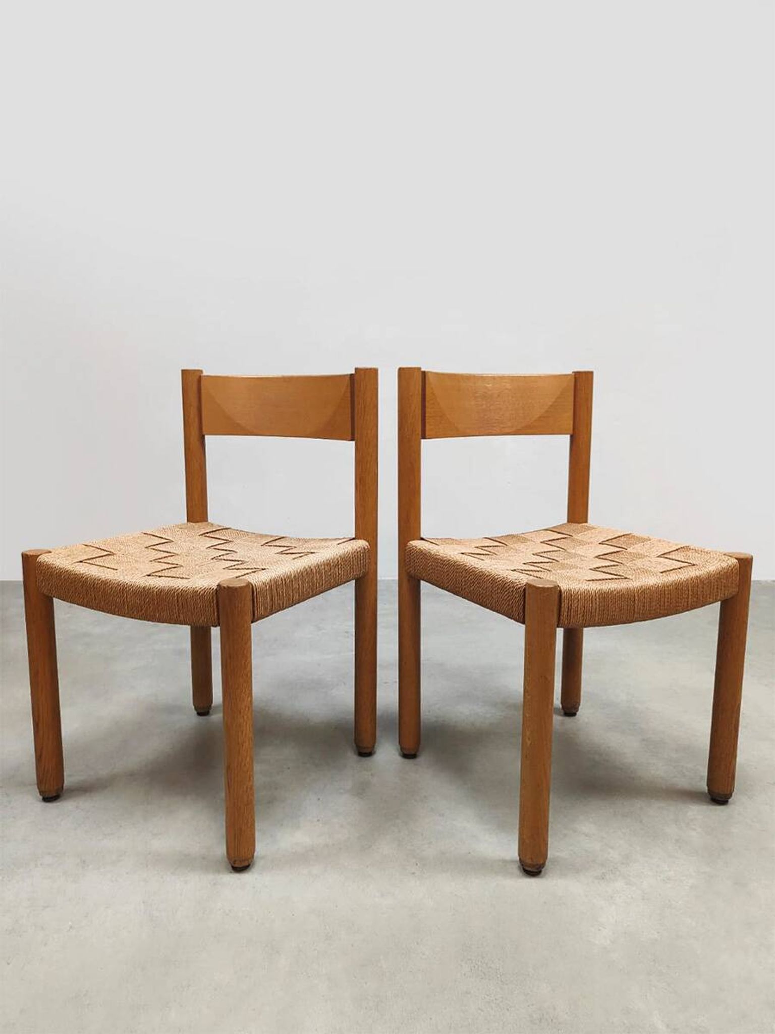 8 chaises vintage en corde et chêne