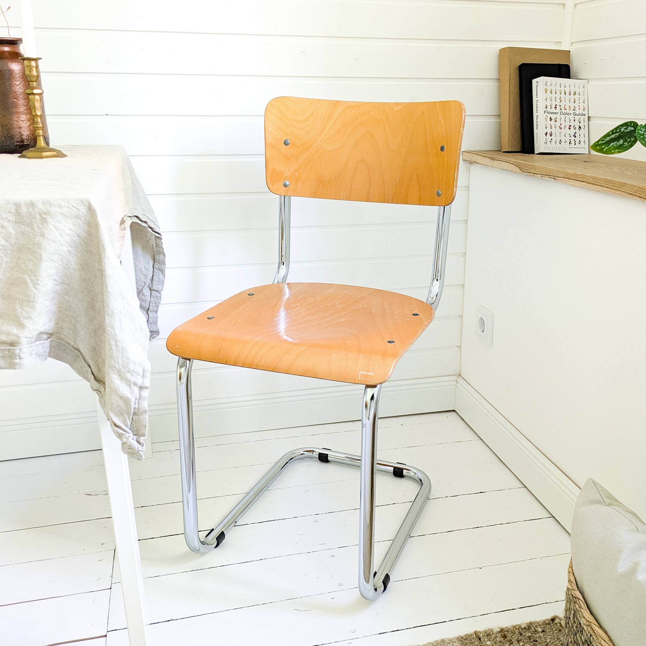 Chaise cantilever vintage métal chromé et bois