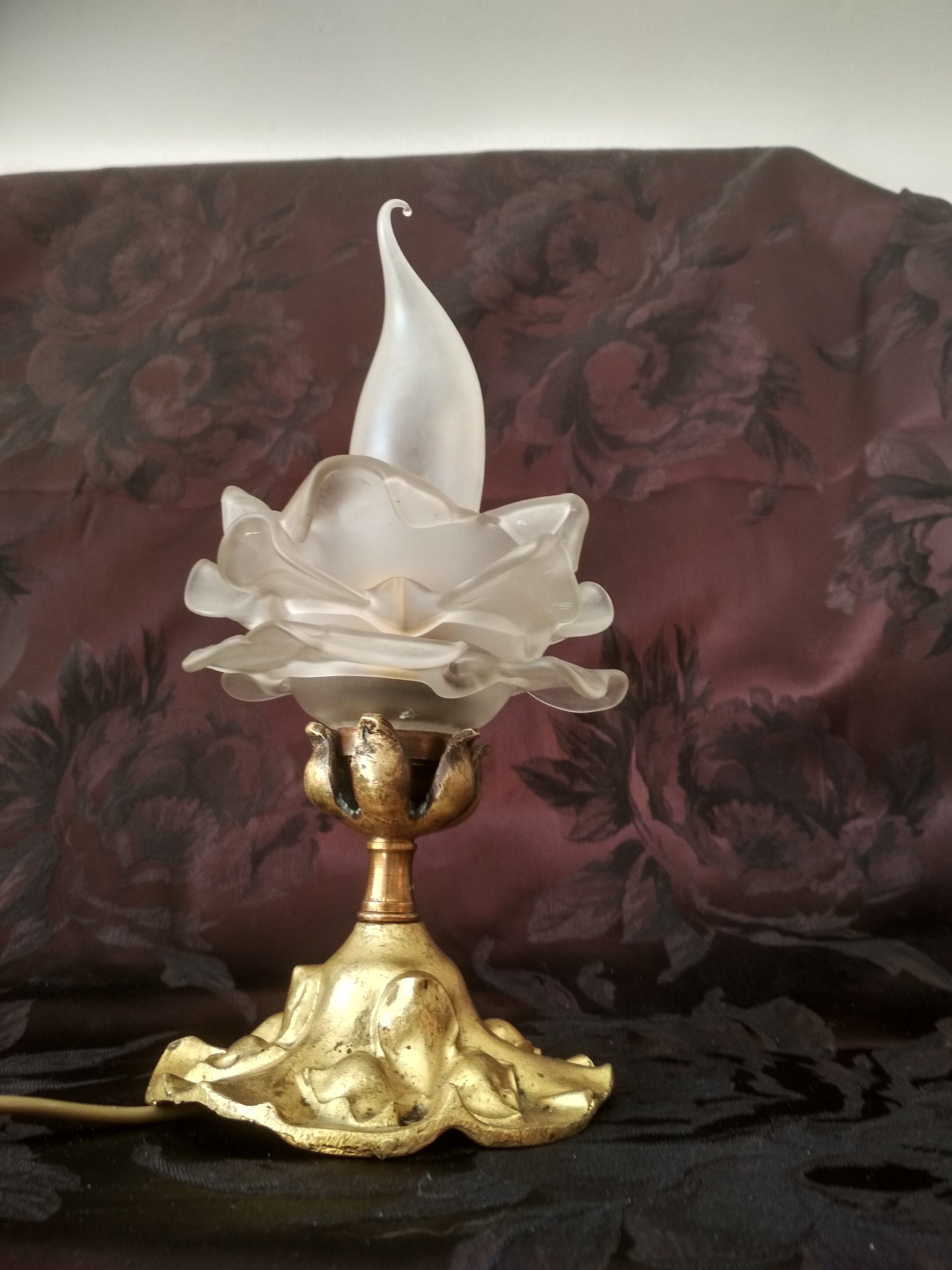 Art nouveau lamp in gilded bronze with glass tulip