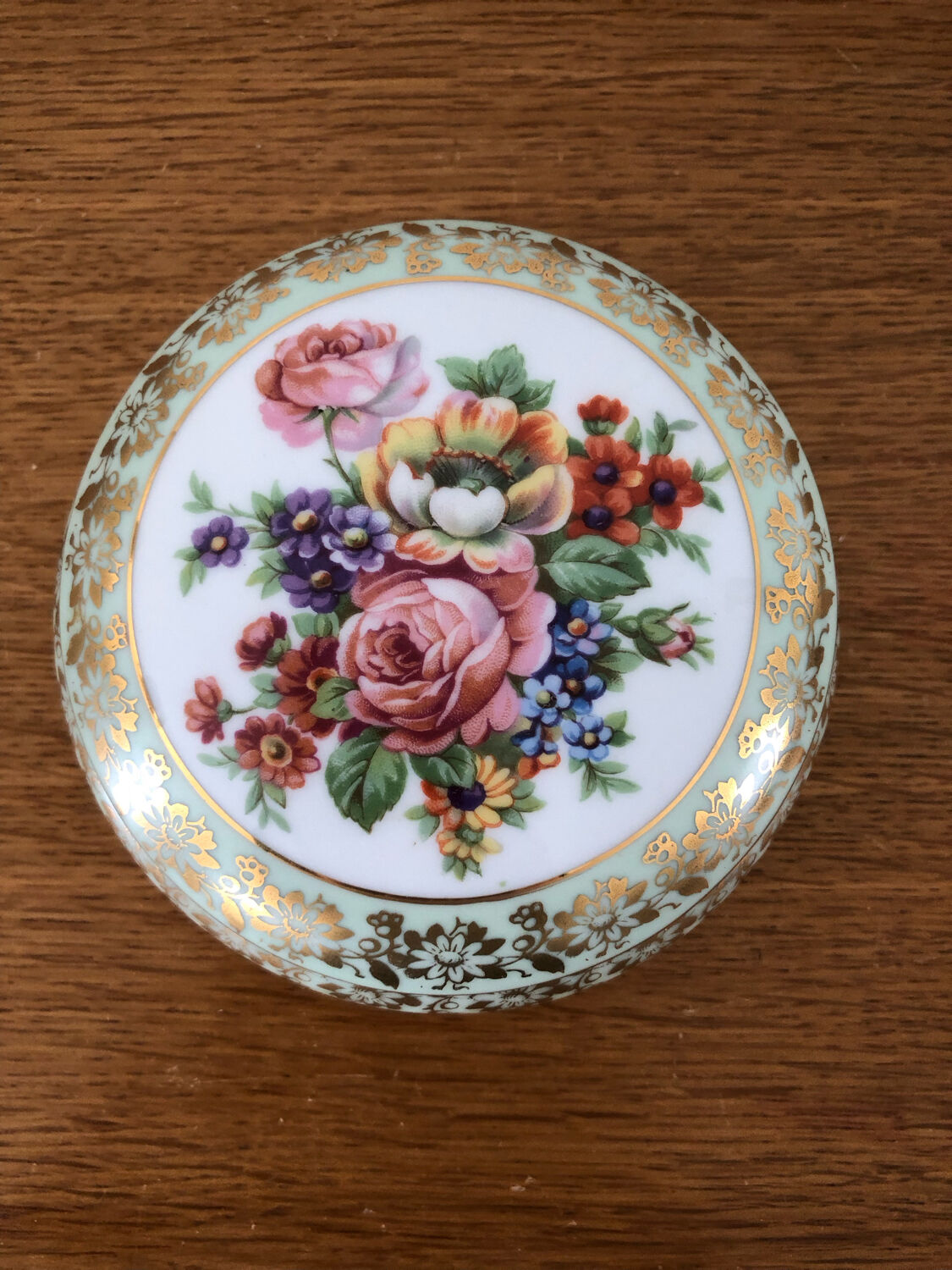 Vintage jewelry box in Limoges porcelain flowers and gilding