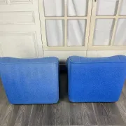 Paire de chauffeuses en drap de laine bleu