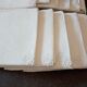 Nappe et ses 12 serviettes damasees décors floral rocaille  brodé monogramme