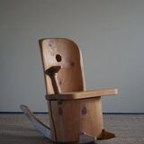 Unique sculptural rocking chair by the Finnish Matti Martikka in solid pine, 1960s.