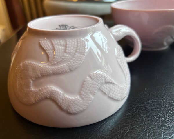 Deux tasses à thé roses en porcelaine haviland