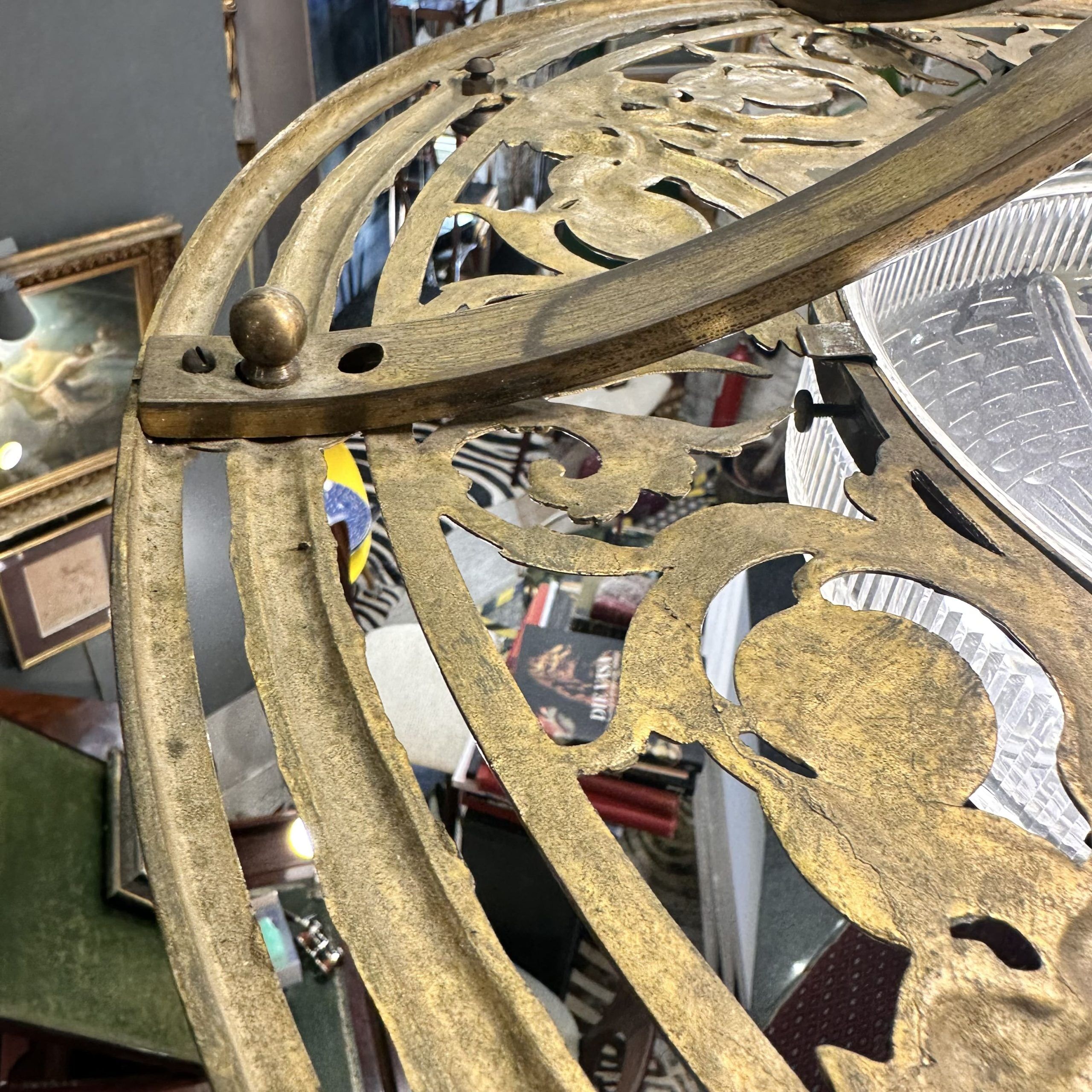 Ceiling light, gilded bronze and cut and frosted crystal, Art Nouveau, 1930s – France