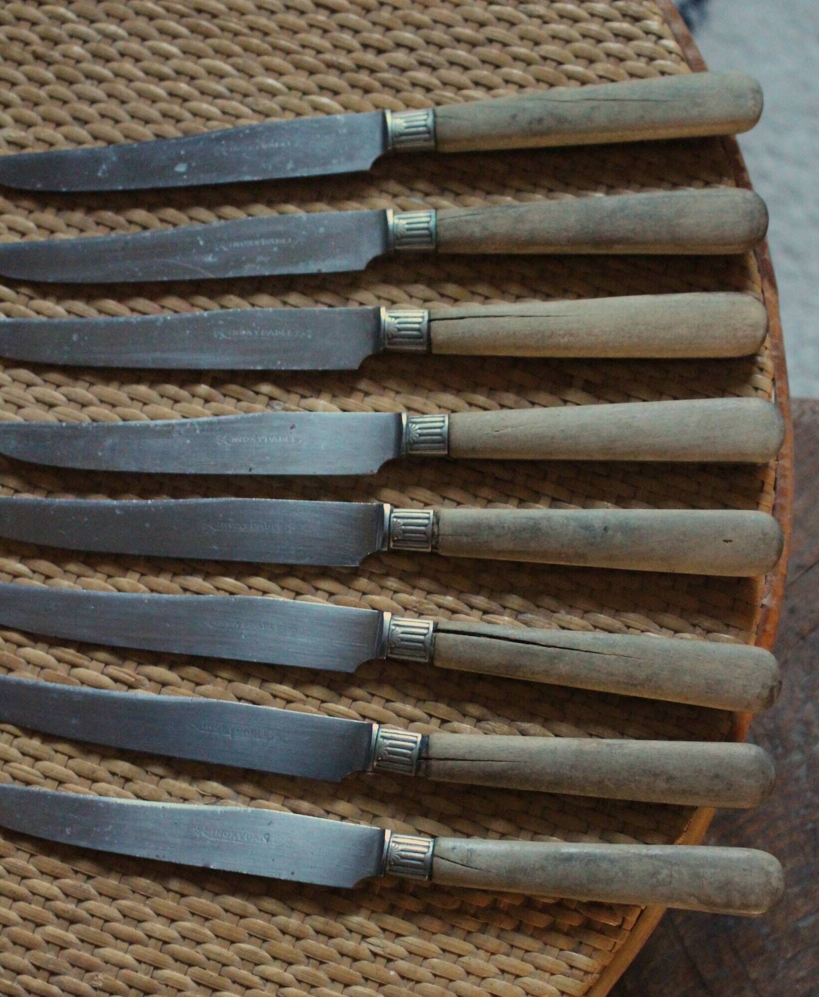 Lot de 8 petits couteaux anciens manche en bois