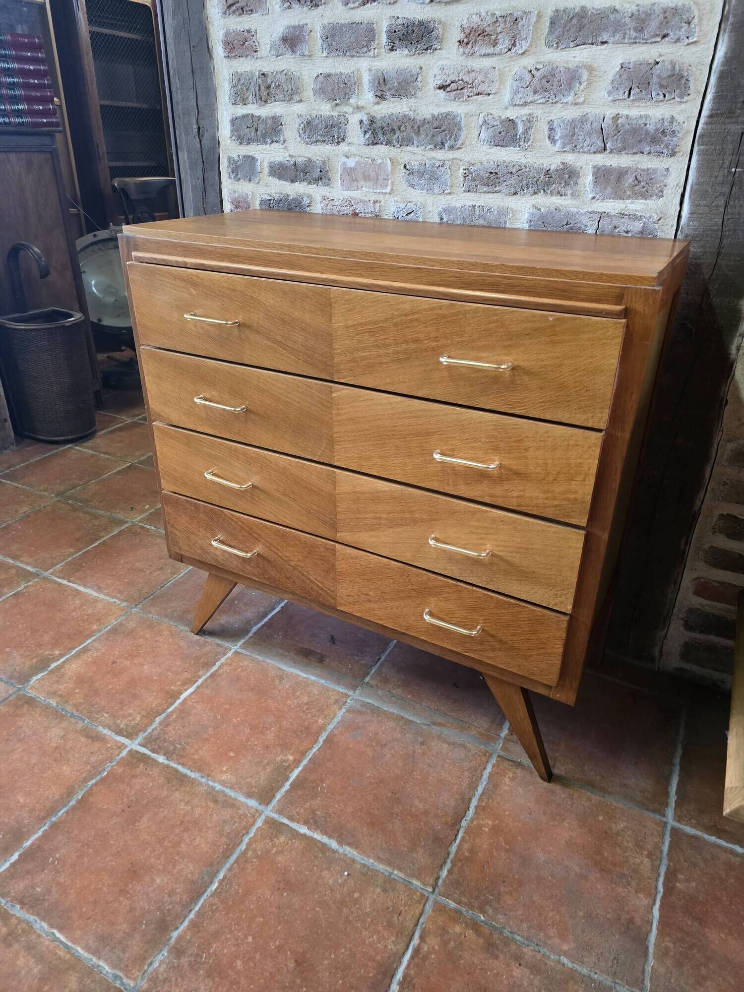 Vintage chest of drawers from the 60s in oak