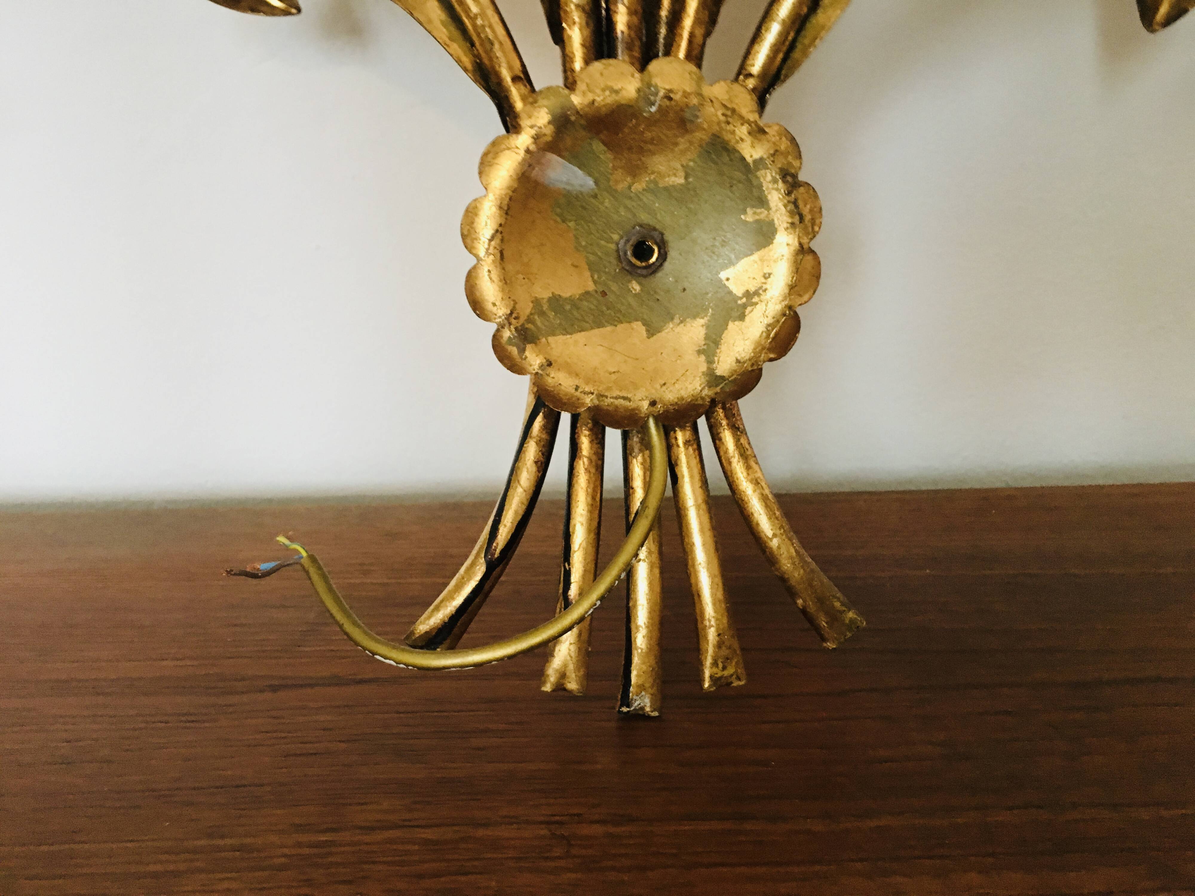 Grande applique murale de style Hollywood Regency par Hans Kögl