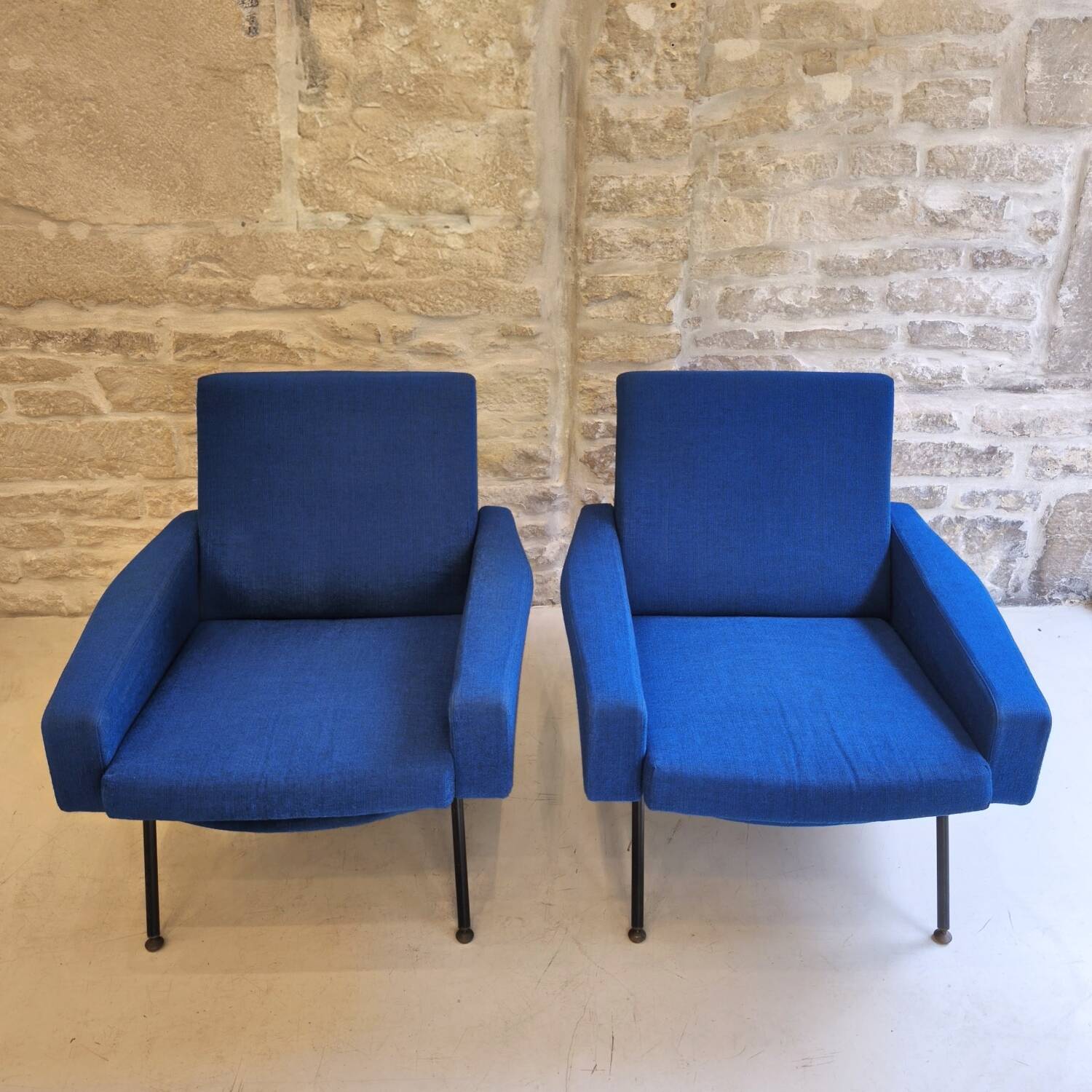 Pair of Troïka armchairs, design by Paul Geoffroy, Airborne edition.