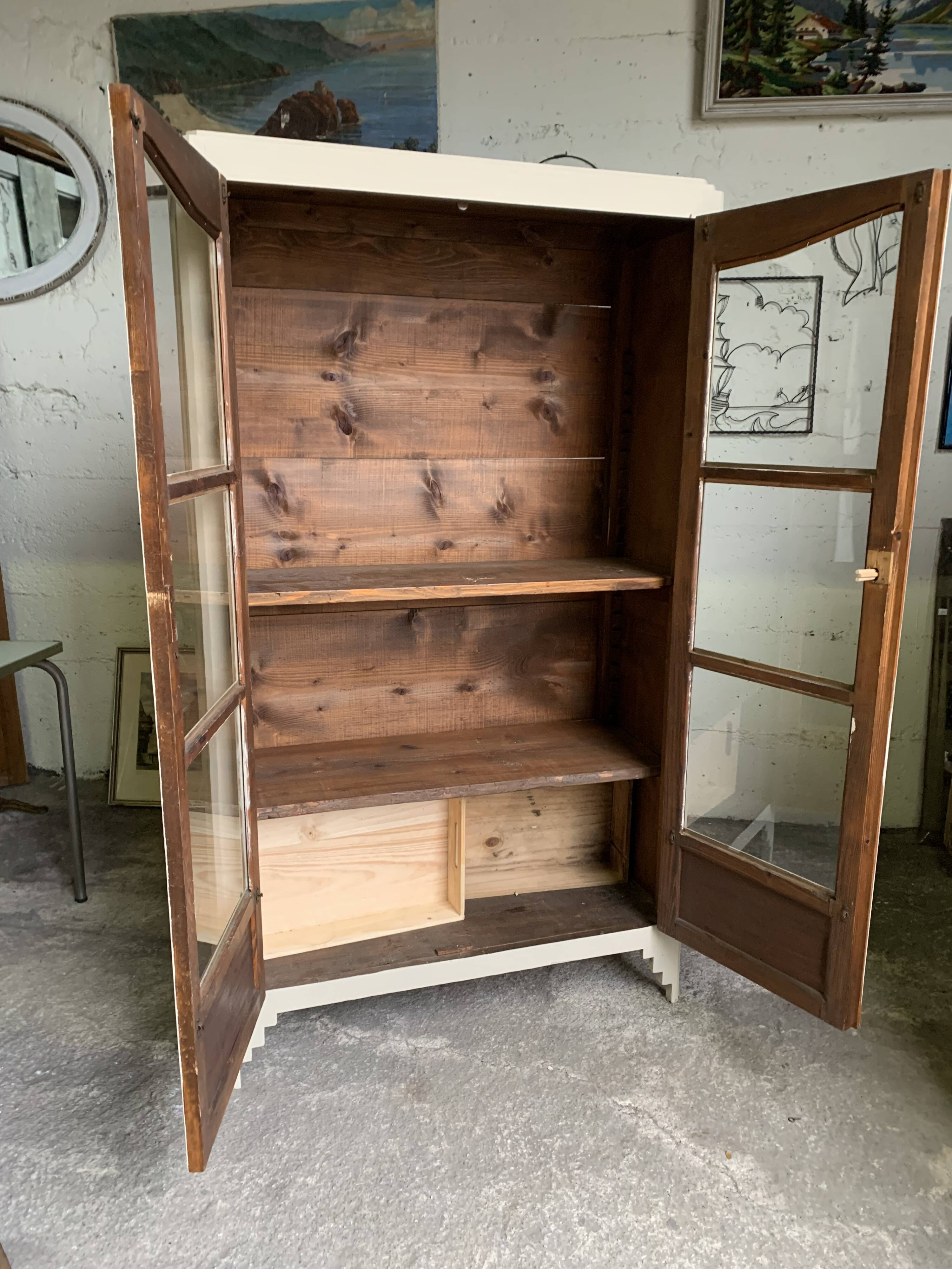 Armoire vaisselier bibliothèque parisienne