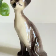 Vintage ceramic chat