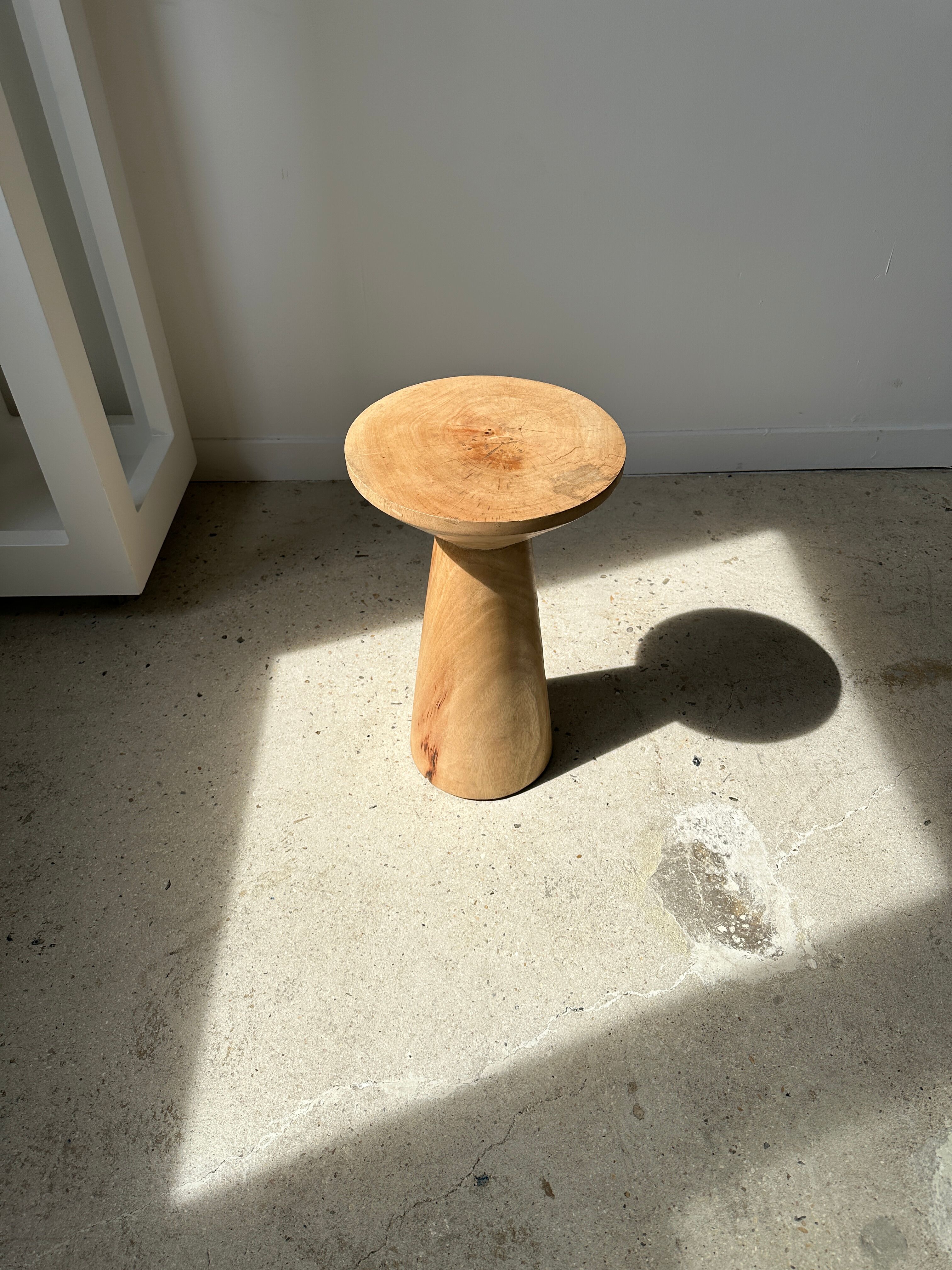 Side table, end of sofa in natural mango monoxyl conical tray H:50cm