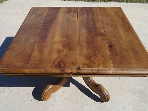 Ancienne table en noyer, pied central