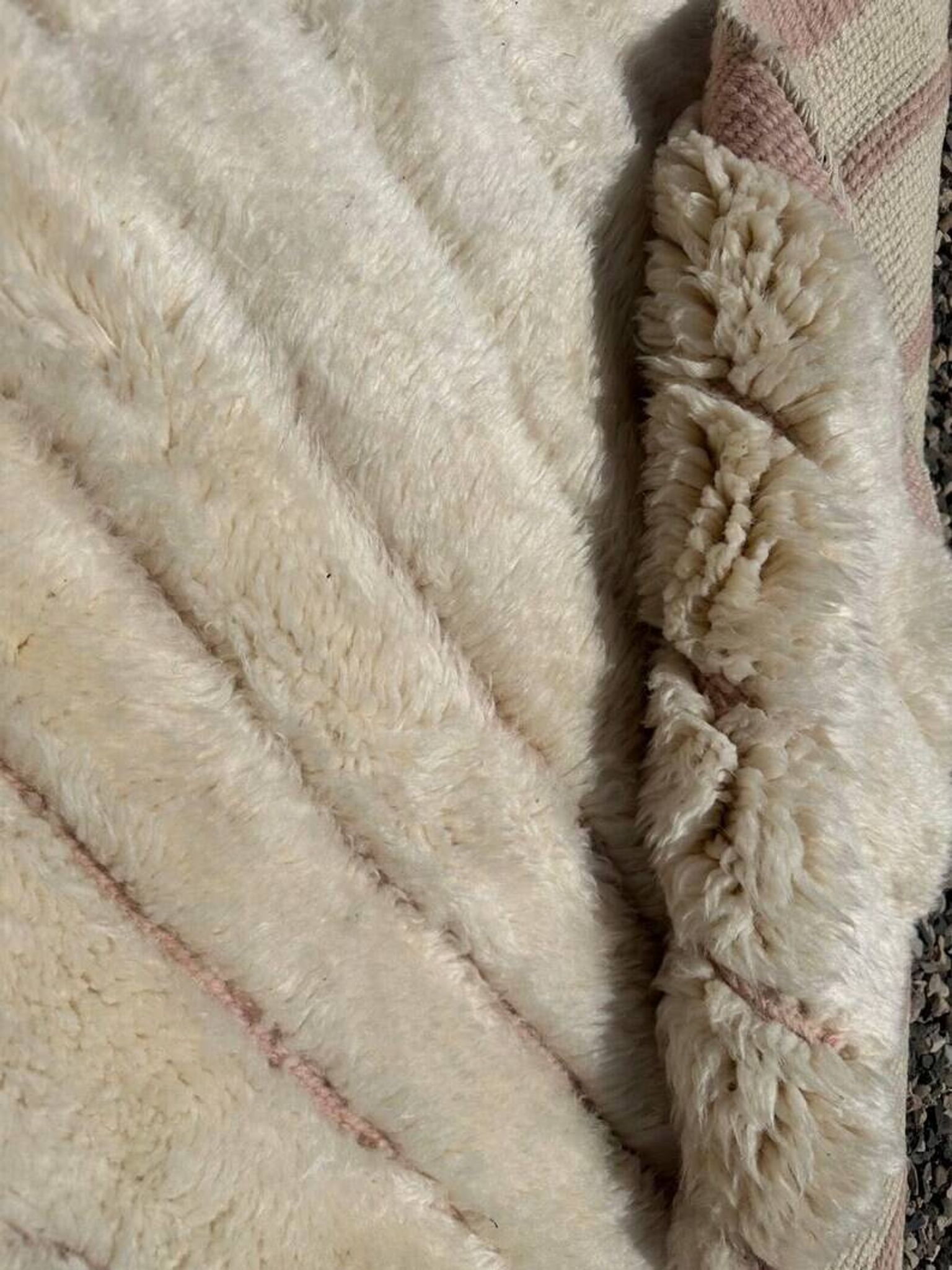 Tapis Mrirt marocain écru et beige 350x250 cm – design minimaliste texturé