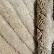 Tapis Mrirt marocain écru et beige 350x250 cm – design minimaliste texturé