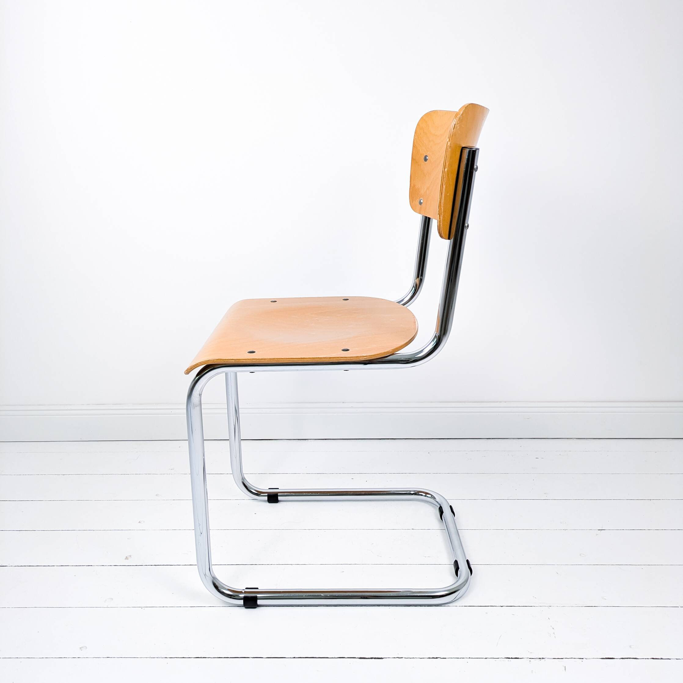 Chaise cantilever vintage métal chromé et bois