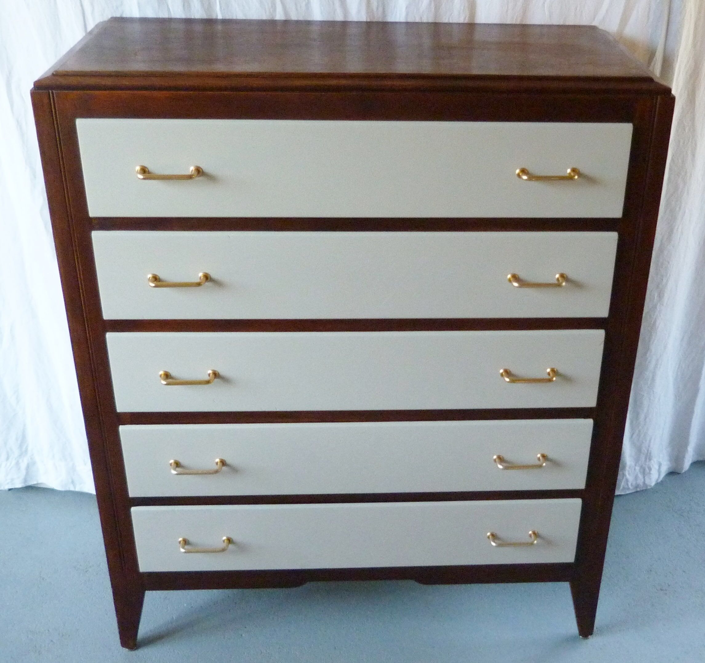 Chest of drawers compass feet