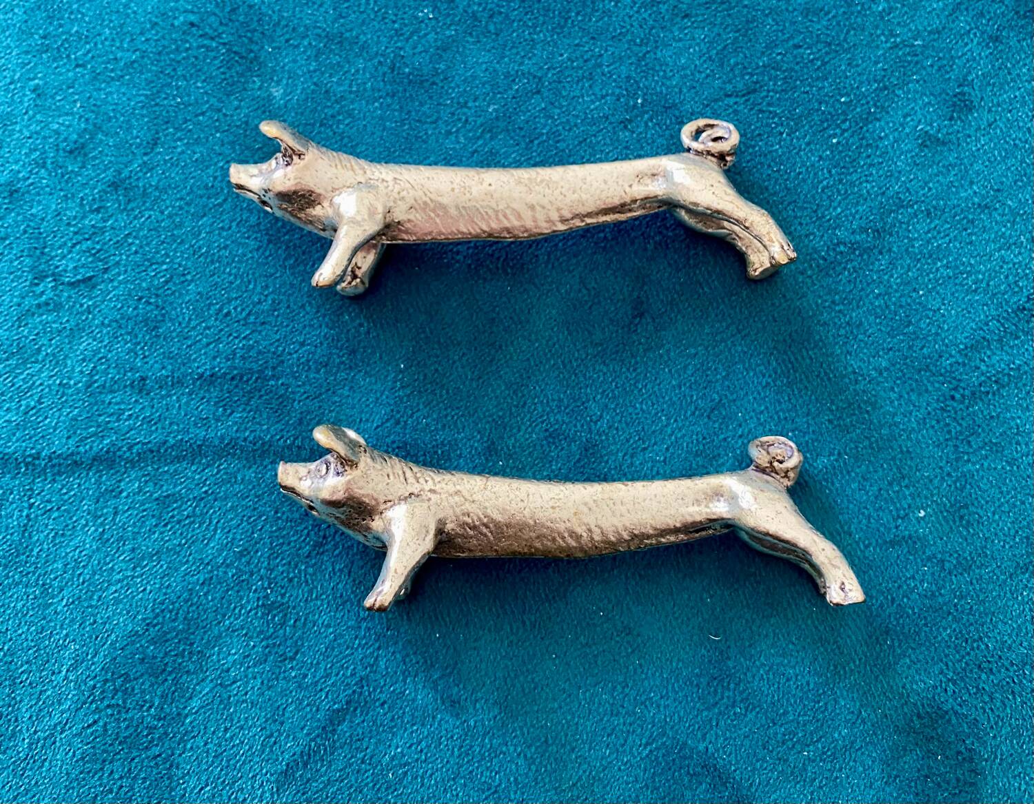10 animal-shaped knife holders in silver-colored metal