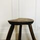 Tabouret brutaliste tripode