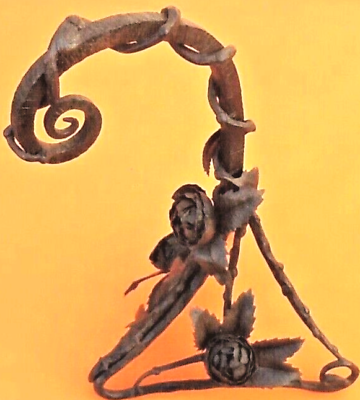 Art nouveau era wrought iron lamp tripod foot, decor foliage and roses