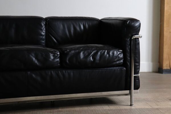 Canapé trois places Cassina LC2 par Charlotte Perriand, Le Corbusier, années 1960.