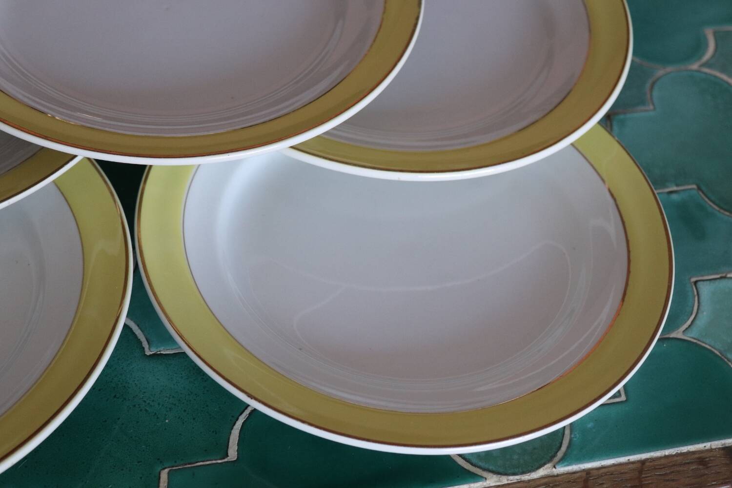 11 assiettes jaune KG Lunéville france