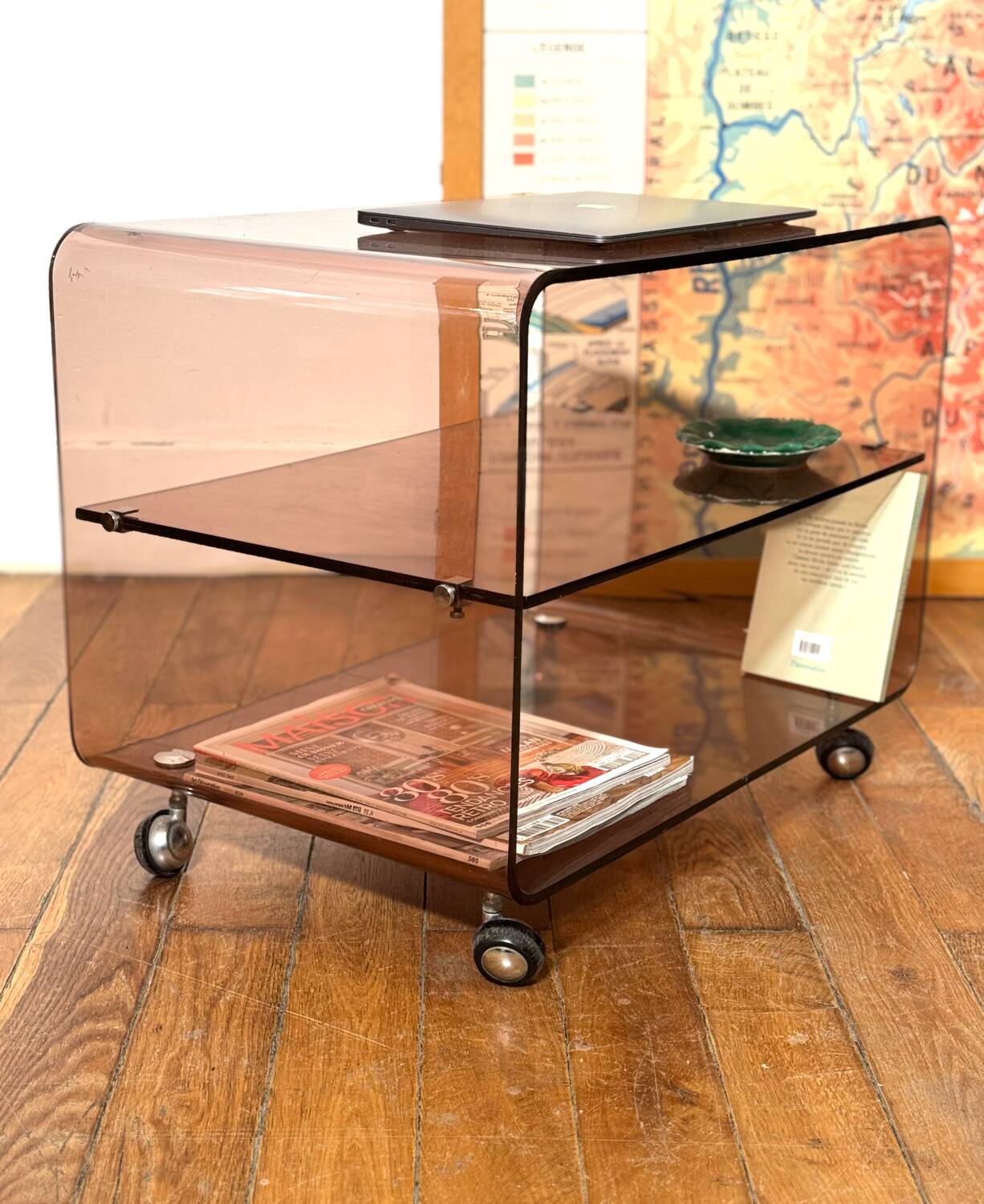 Smoked Plexiglas coffee table on wheels -