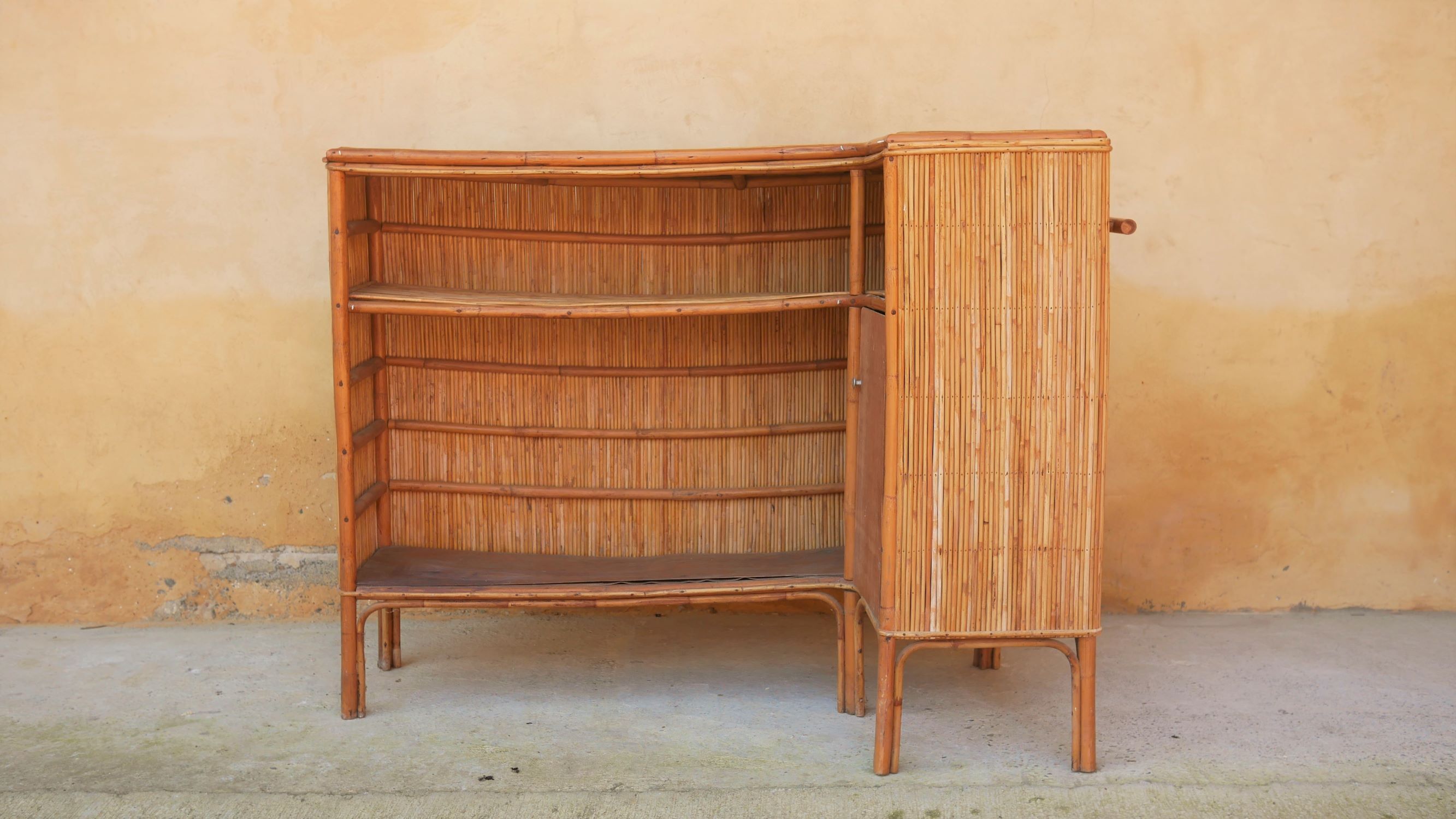 Rattan bar with 3 vintage stools