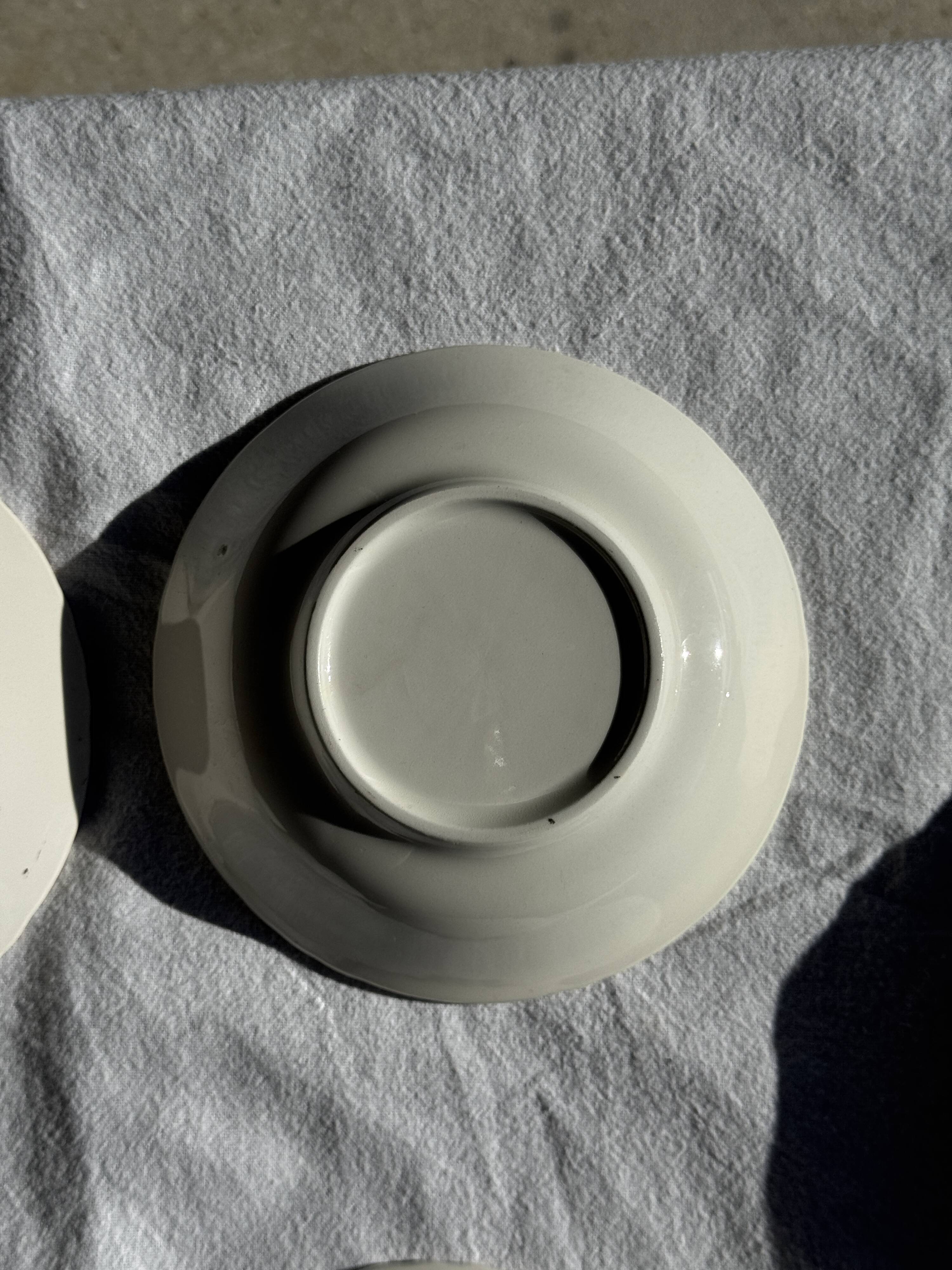 Vintage fruit salad service consisting of a bowl and 7 small dishes.