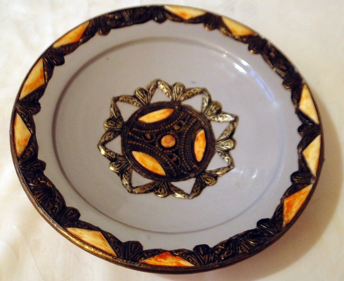 Hollow glazed terracotta dish with oriental decor to hang