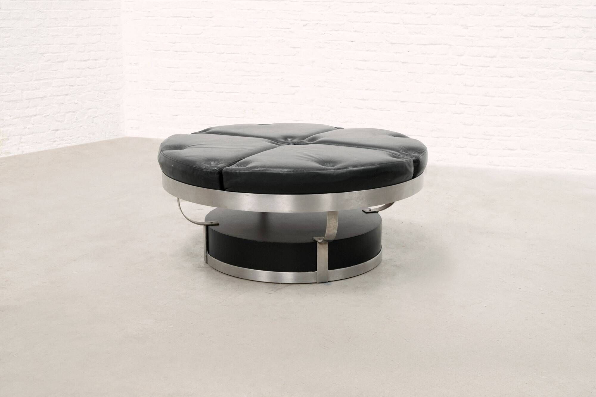 Large Italian circular bench in leather, chromed metal structure, 1970