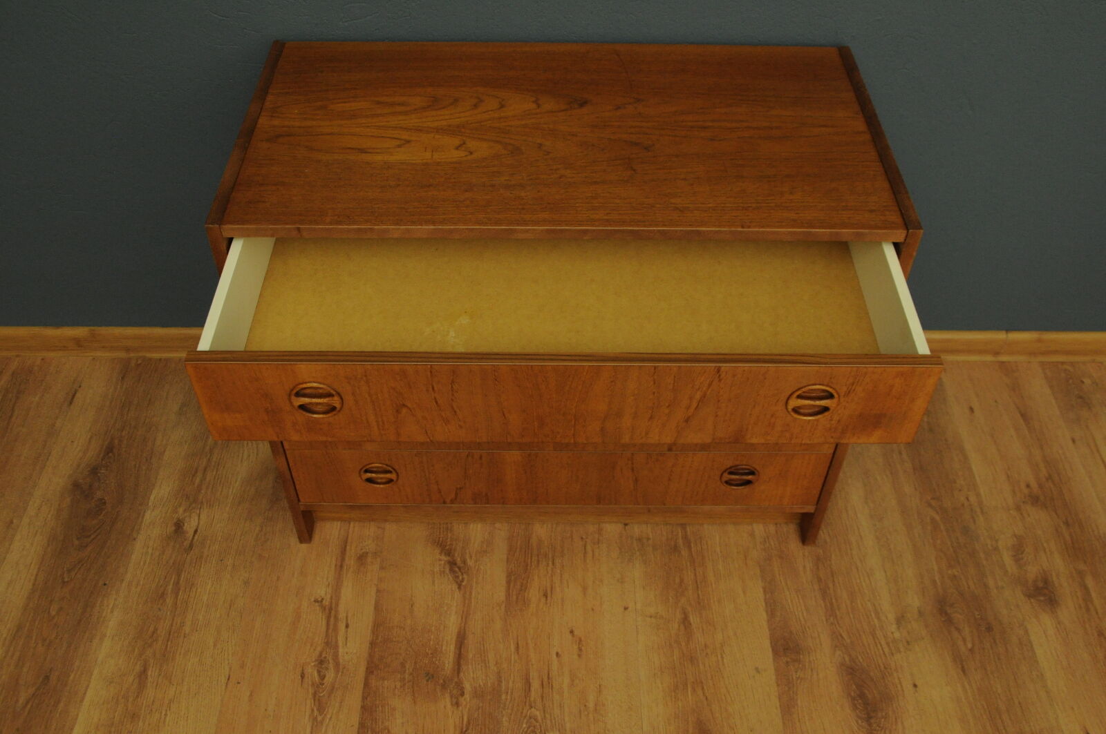 Commode vintage