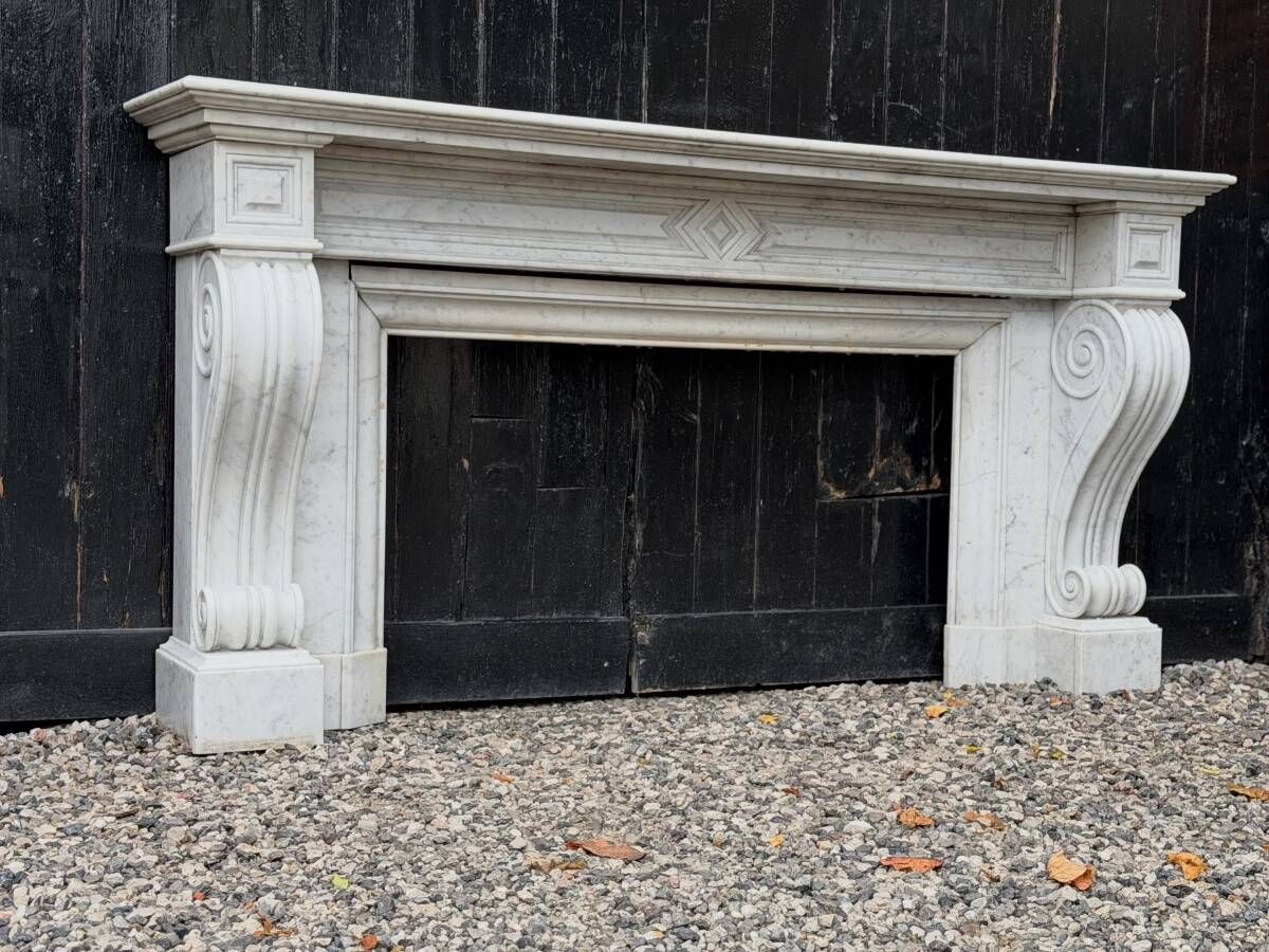 Large Charles X fireplace in white Carrara marble, 19th century.