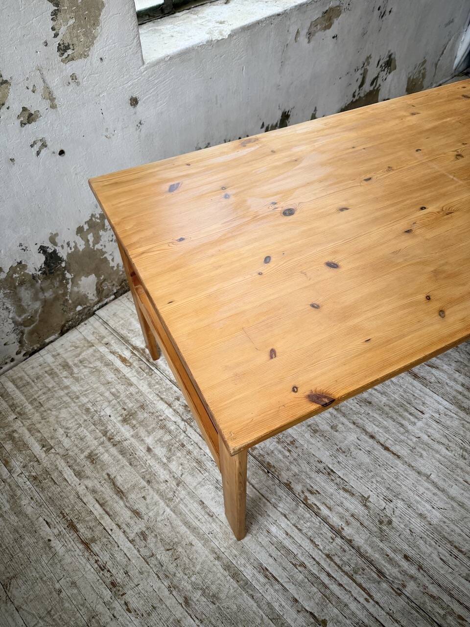 Bureau pin suédois style aperldoon 1970