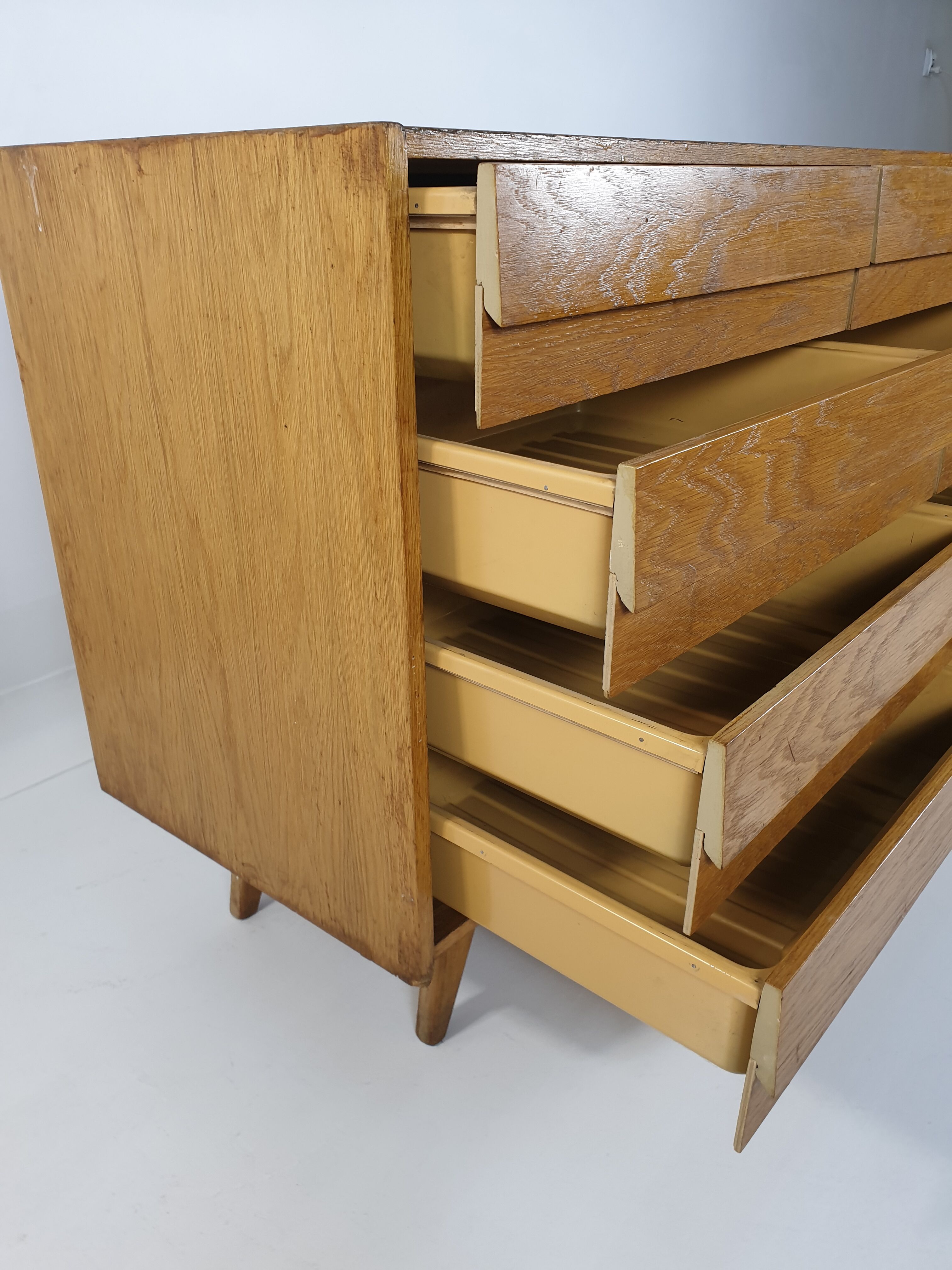 Commode de Jiří Jiroutek pour Interier Praha, années 1960