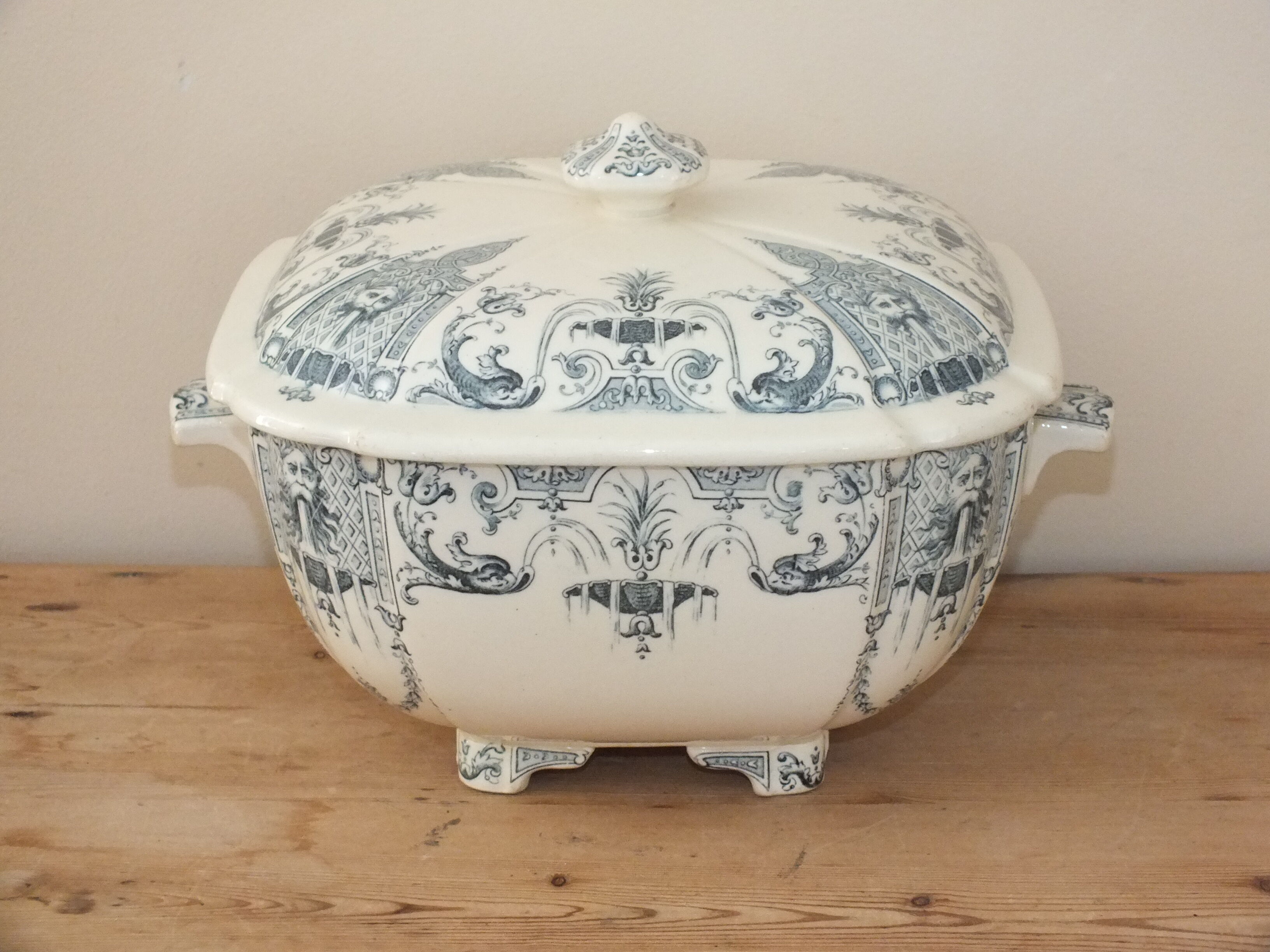 Iron earth tureen Gien XIXth