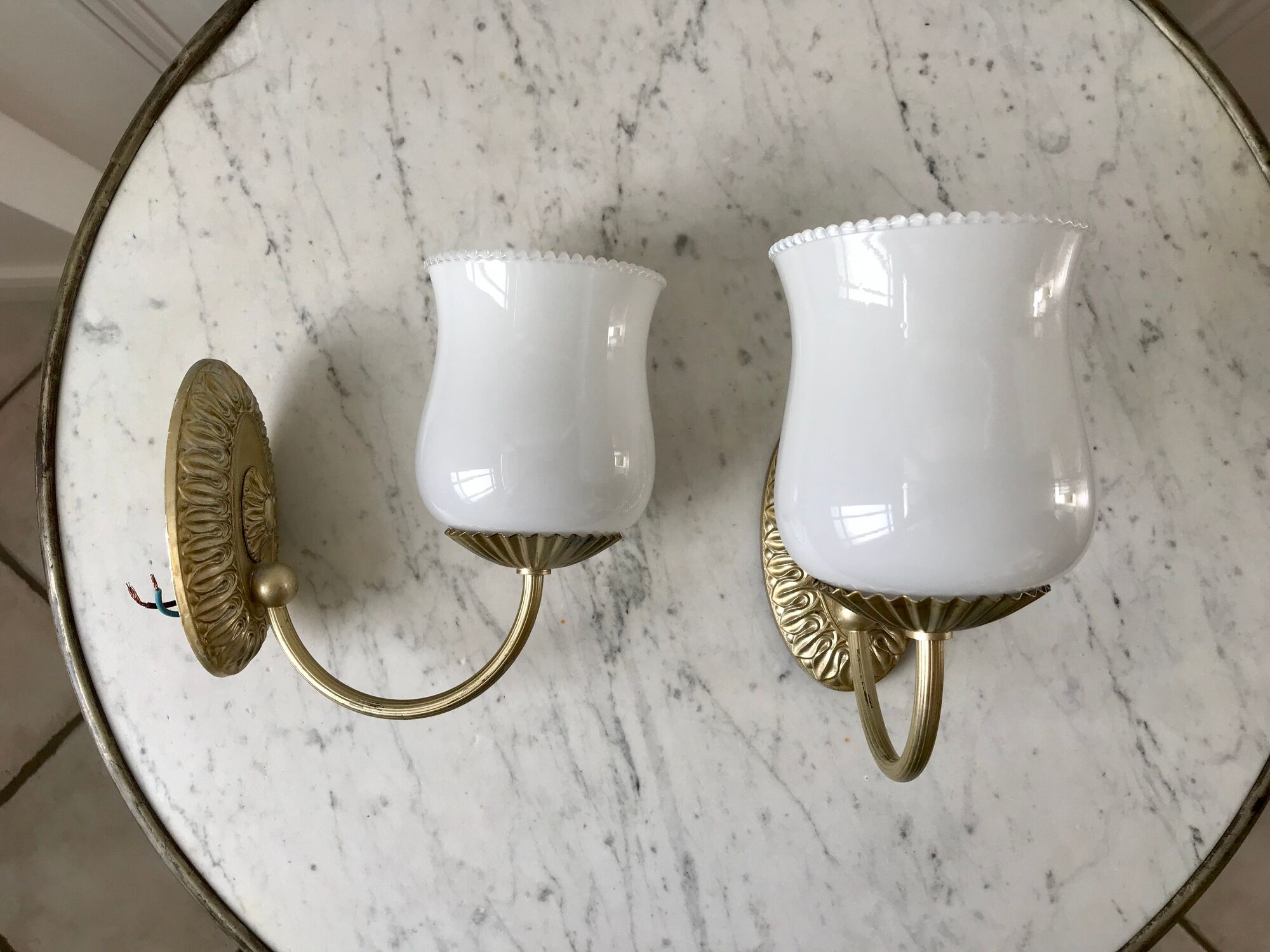 Duo of sconces in serrated opaline and golden steel 50s