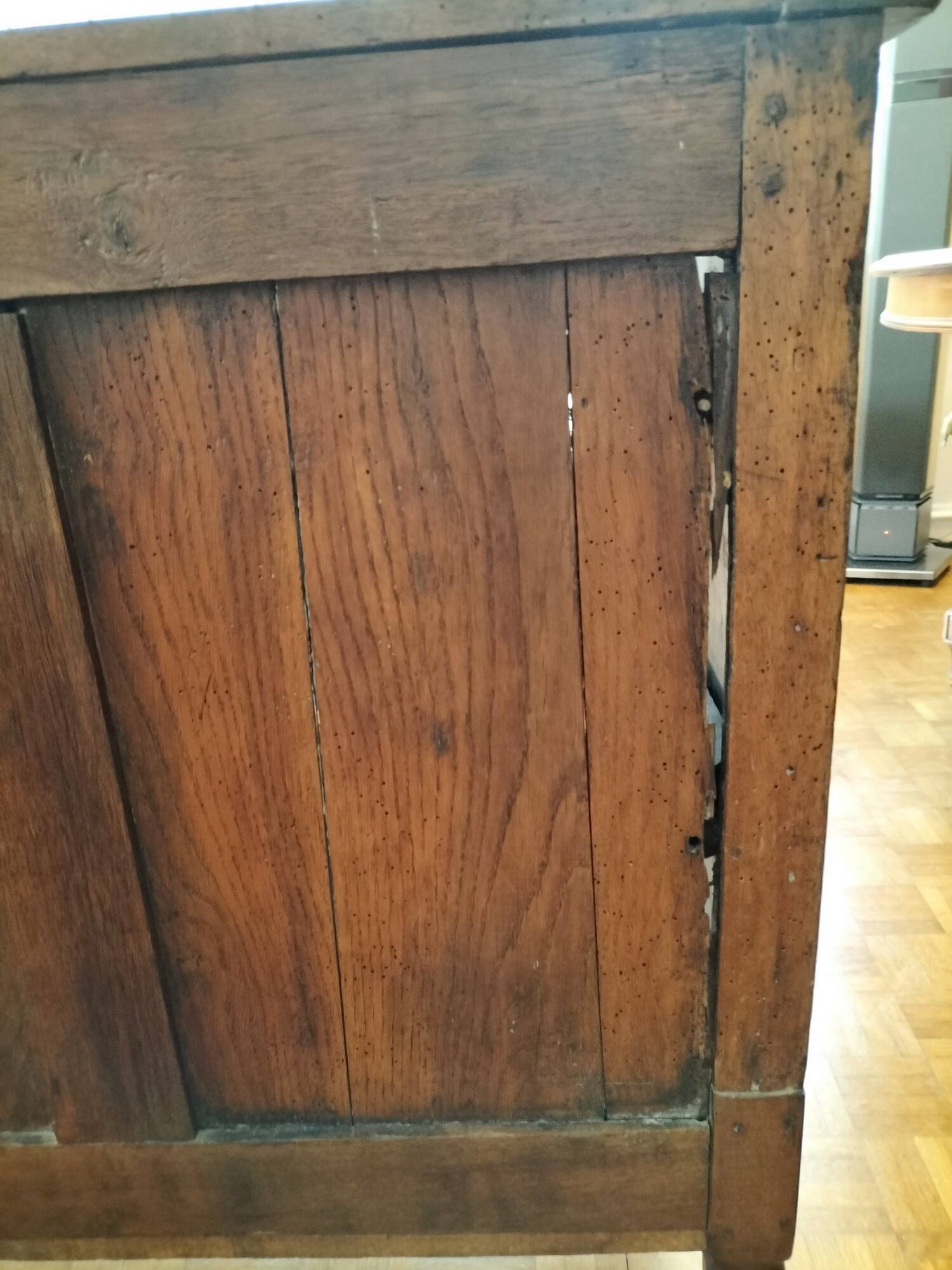 Jumping chest of drawers with 3 drawers in solid walnut, Restoration style.