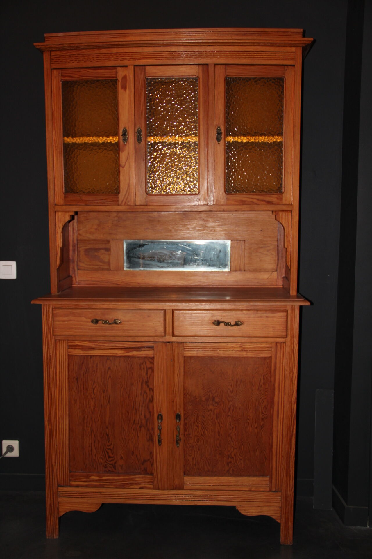 Double-body cabinet in varnished pine sun tones