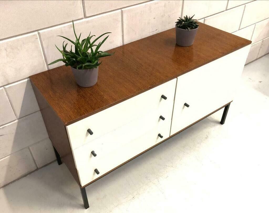 Convenient mid century vintage row