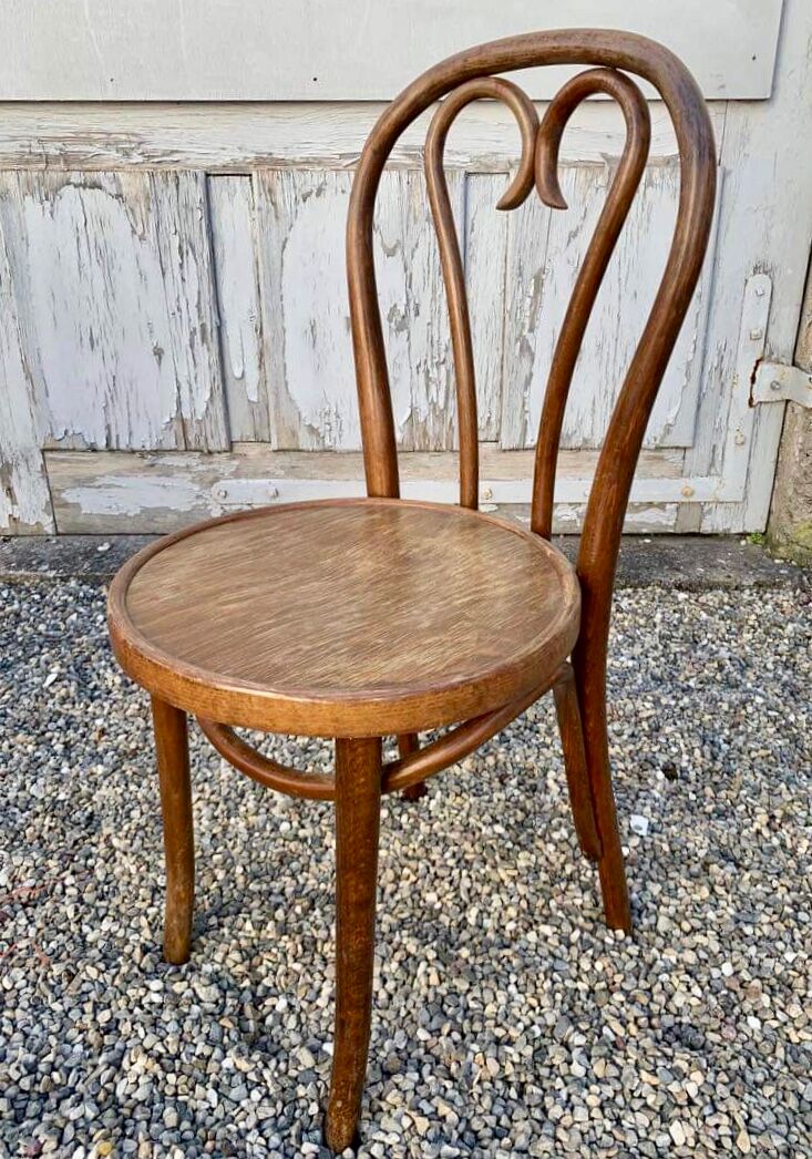 Lot Series of 6 art nouveau bentwood bistro chairs